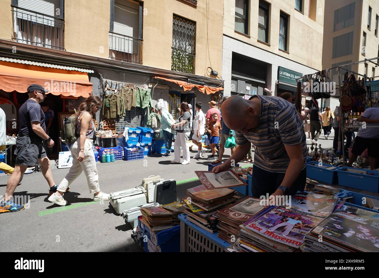 Il mercato delle pulci di El Rastro a Madrid, Spagna Foto Stock