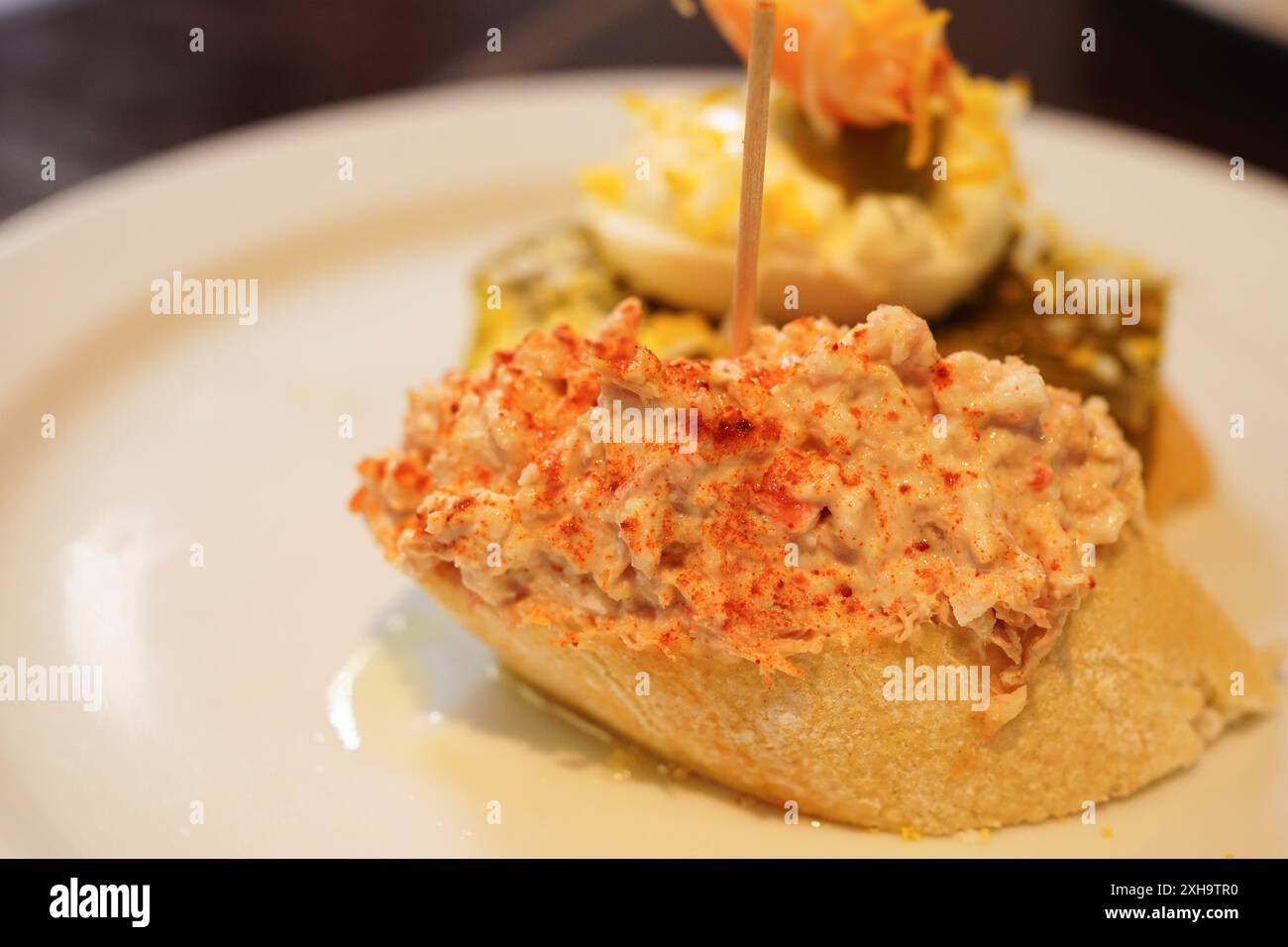 Primo piano di pinchos dai Paesi Baschi (pinchos vascos) Foto Stock