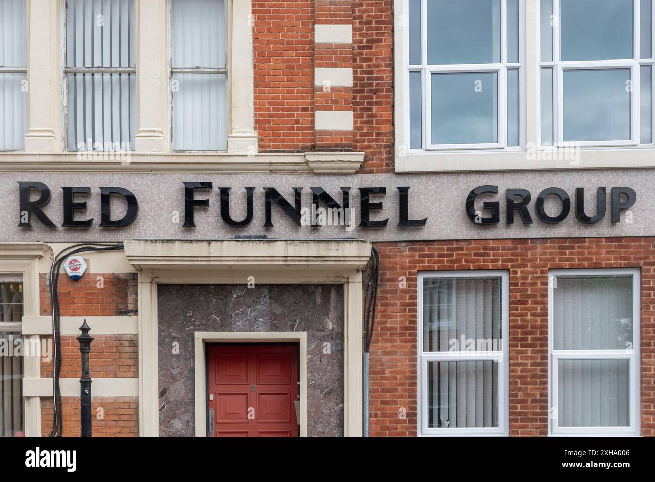 Red Funnel Group, edificio per uffici della compagnia di traghetti a Bugle Street, Southampton, Hampshire, Inghilterra, Regno Unito Foto Stock