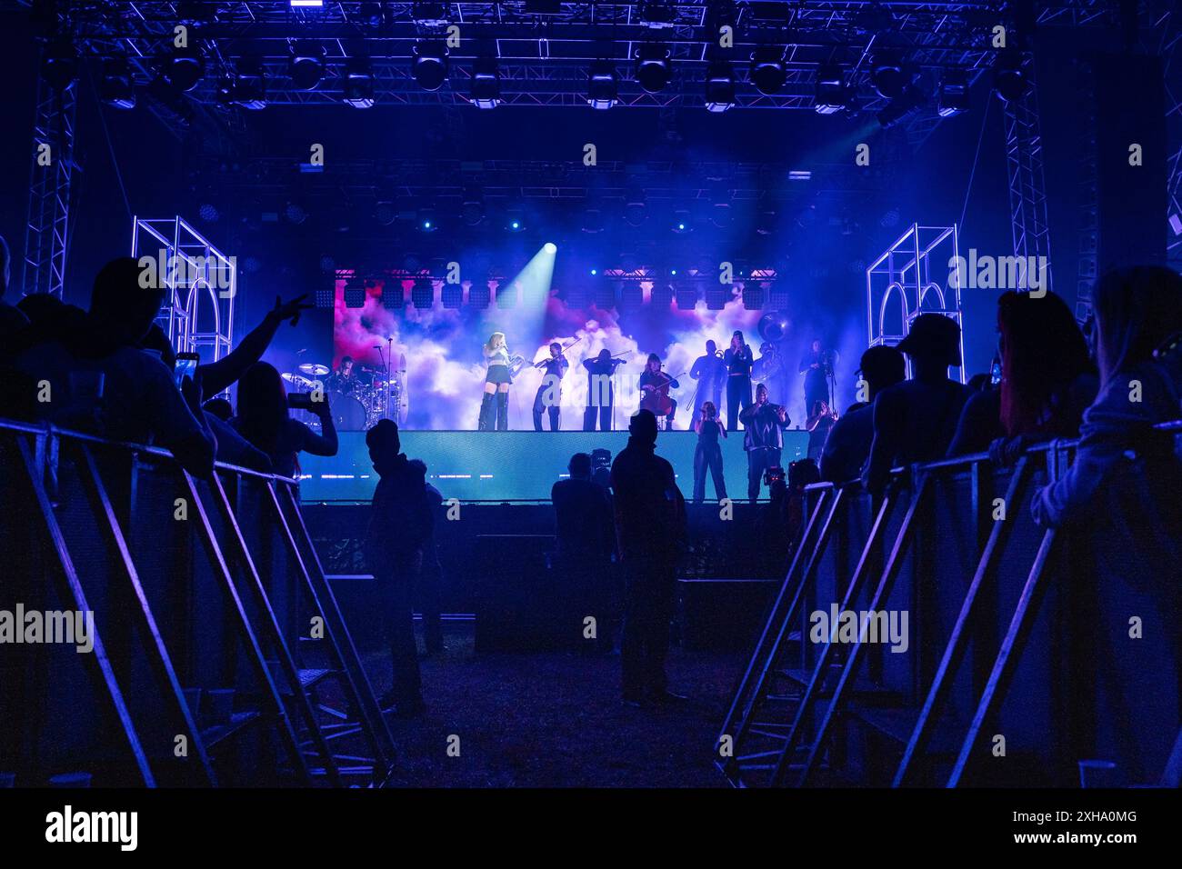 Derby, Regno Unito, 12/07/2024, cantante Becky Hill alle sessioni estive a Derby su Markeaton Park crediti: Paul Smith/Alamy Live News Foto Stock