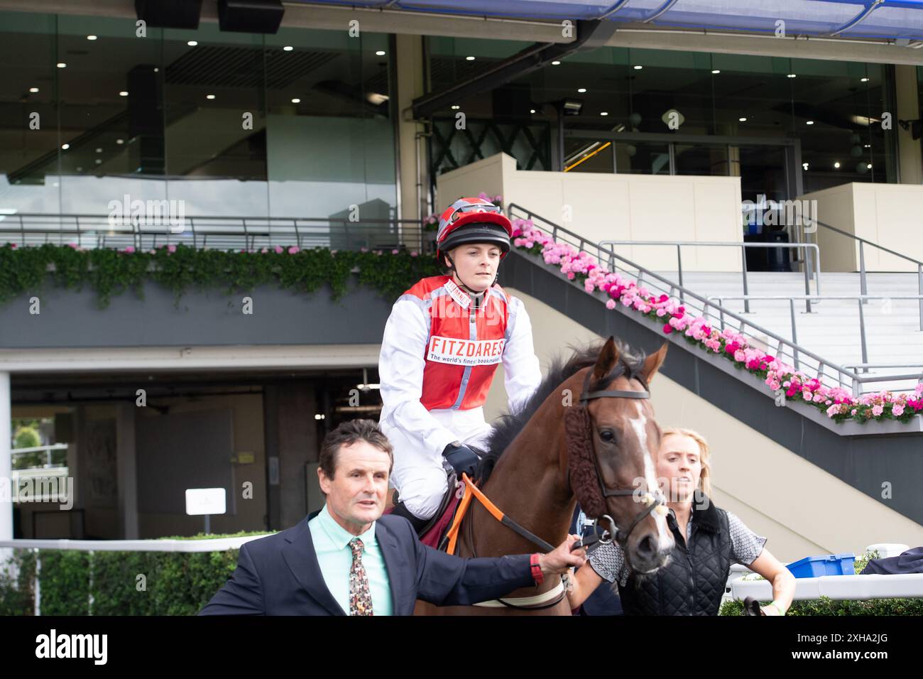 Ascot, Berkshire, Regno Unito. 12 luglio 2024. Jockey Miranda Jones on Horse Star Mind si dirige verso l'ippodromo per partecipare alla corsa di beneficenza Foundation Developments Property Day Race presso l'ippodromo di Ascot presso l'ippodromo Summer Mile Property Raceday. Proprietario S Goodwin, allenatore Jack Jones, Newmarket, allevatore Whatton Manor Stud Crediti: Maureen McLean/Alamy Live News Foto Stock