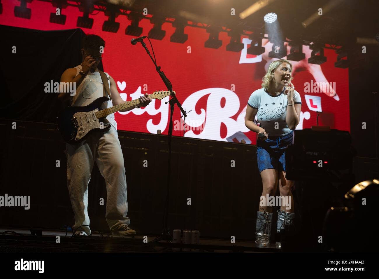 Derby, Regno Unito, 12/07/2024, Caity Baser si esibisce sul palco durante le sessioni estive a Derby su Markeaton Park Credit:Paul Smith/Alamy Live News Foto Stock