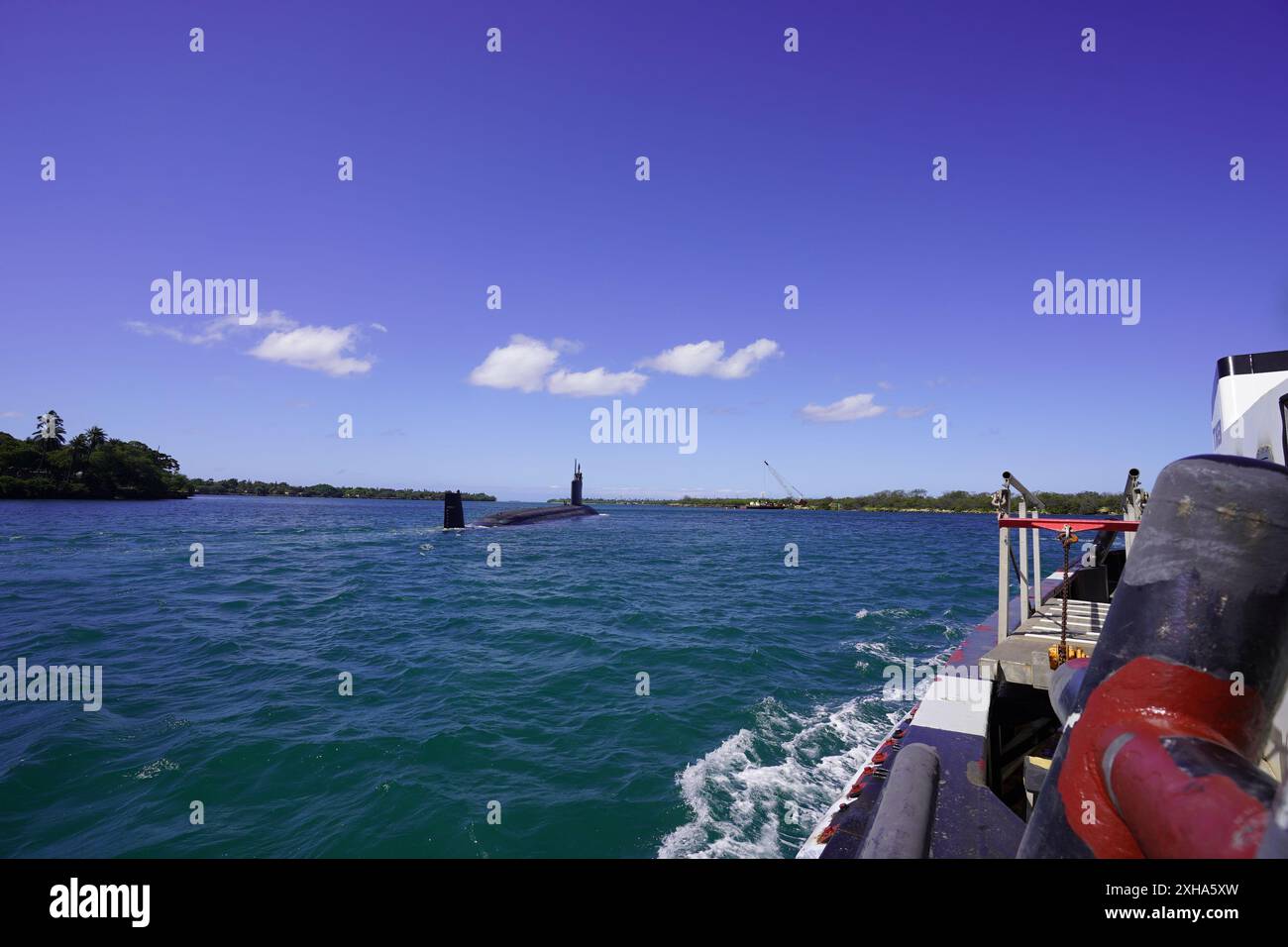 Il sottomarino d'attacco rapido classe Virginia USS Minnesota (SSN 783) inizia le prove in mare mentre transita a Pearl Harbor, Hawaii, il 20 giugno 2024. Il Minnesota è entrato in un attracco esteso Selected Restricted Availability (EDSRA) presso Pearl Harbor Naval Shipyard and Intermediate Maintenance Facility (PHNSY & IMF) quasi 25 mesi fa. Durante il periodo di manutenzione, il cantiere navale e l'equipaggio hanno eseguito il brillamento e il rivestimento dei serbatoi, la conservazione dello scafo, la propulsione e le riparazioni dei sistemi navali, l'ammodernamento e l'apporto di miglioramenti agli impianti meccanici ed elettrici. Dopo la certificazione, l'equipaggio lavorerà insieme Foto Stock