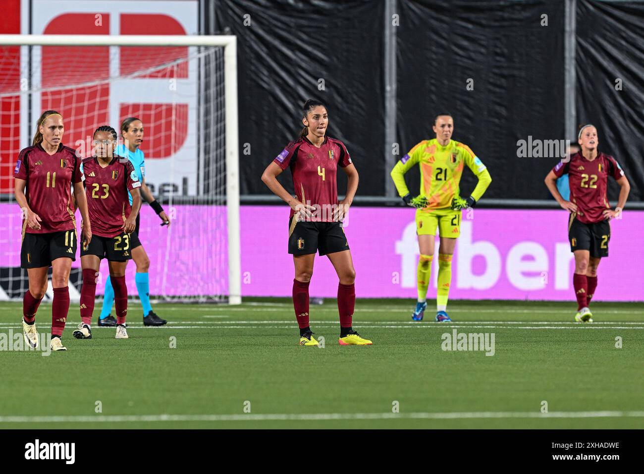 Sara Holmgaard (18) della Danimarca segna 0-3 e il Belgio viene sconfitto durante una partita di calcio tra le nazionali femminili del Belgio, chiamate Red Flames e Danimarca, il quinto giorno della partita del gruppo A2 nella fase di campionato del concorso UEFA Women's European Qualifiers 2023-24, venerdì 12 luglio 2024 a Sint-Truiden , Belgio . FOTO SPORTPIX | Stijn Audooren Foto Stock