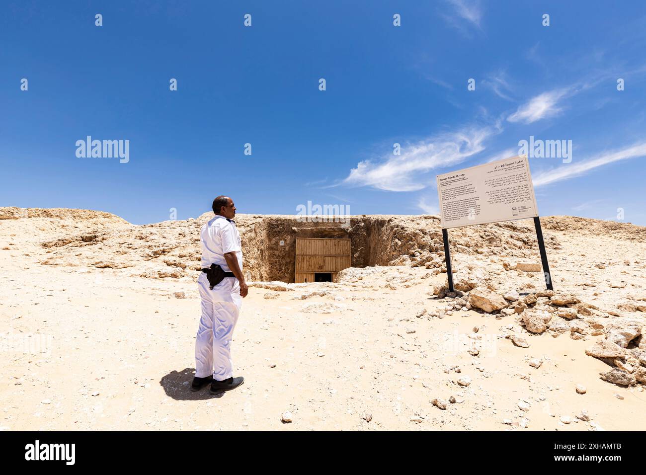 Amarna (Akhetaten), ingresso della tomba sud 25 (Ay), capitale della fine della XVIII dinastia, terrazza sul fiume Nilo, Minya, Egitto, Nord Africa, Africa Foto Stock