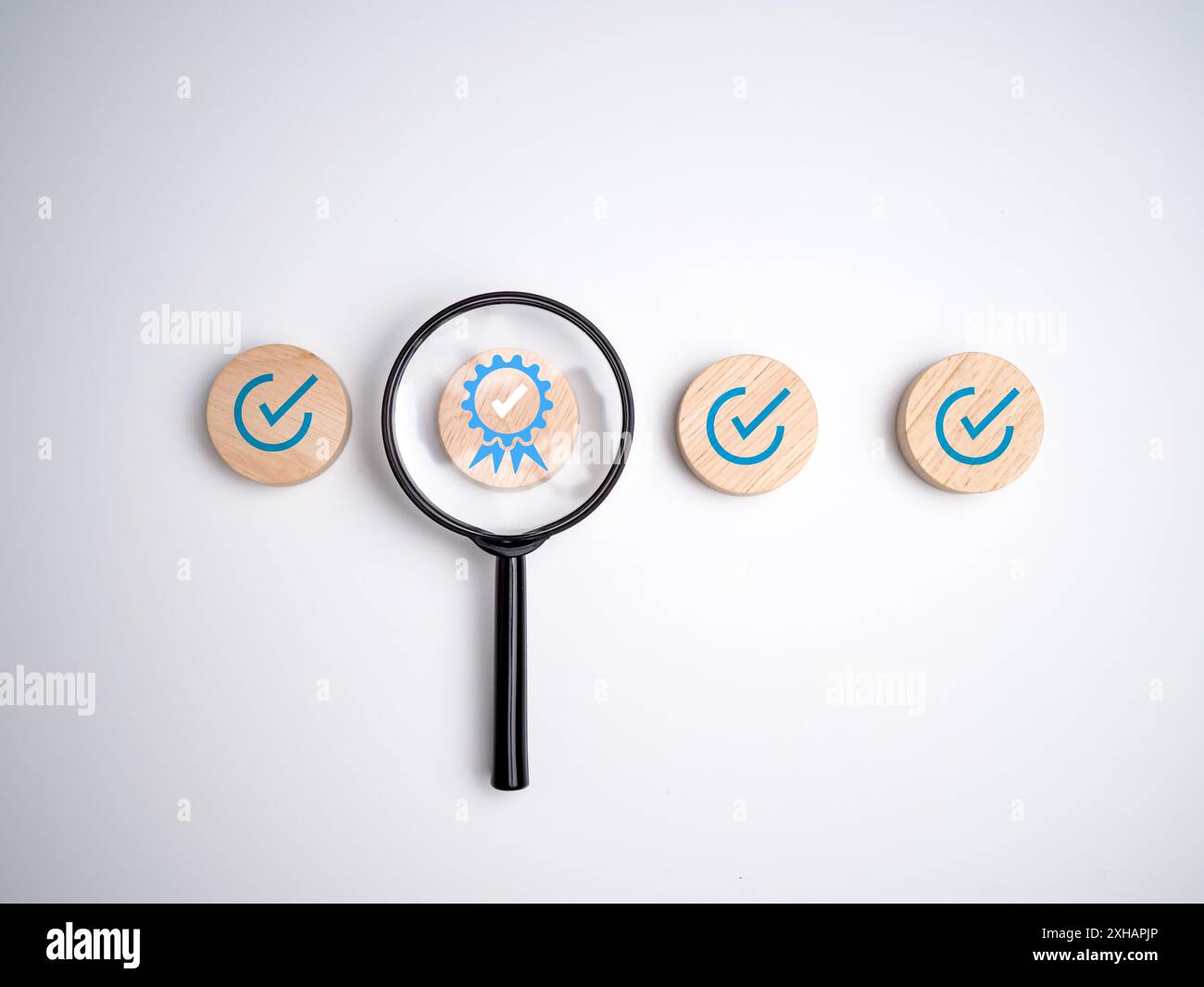 Valutazione per certificato prodotto di buona qualità, elenco di controllo gestione della qualità con approvazione di garanzia garanzia di qualità e miglioramento, compli Foto Stock