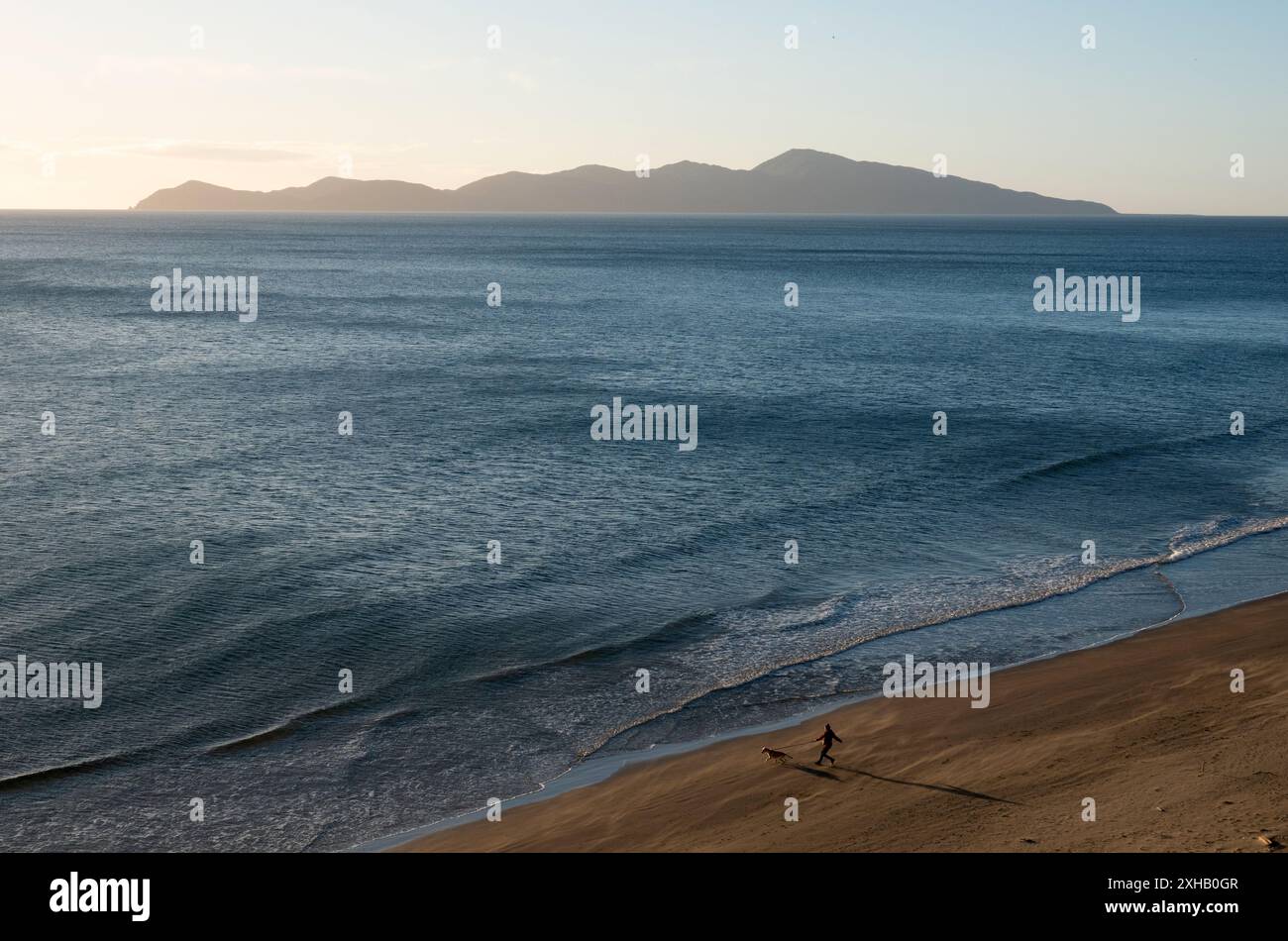 Spiaggia di Paekakariki e Isola di Kapiti, Kapiti, nuova Zelanda Foto Stock