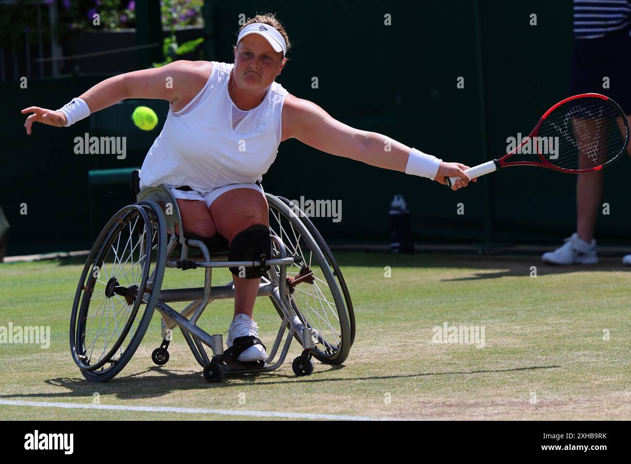 Aniek van Koot dei Paesi Bassi nei campionati femminili di Wimbledon 2024. Foto Stock