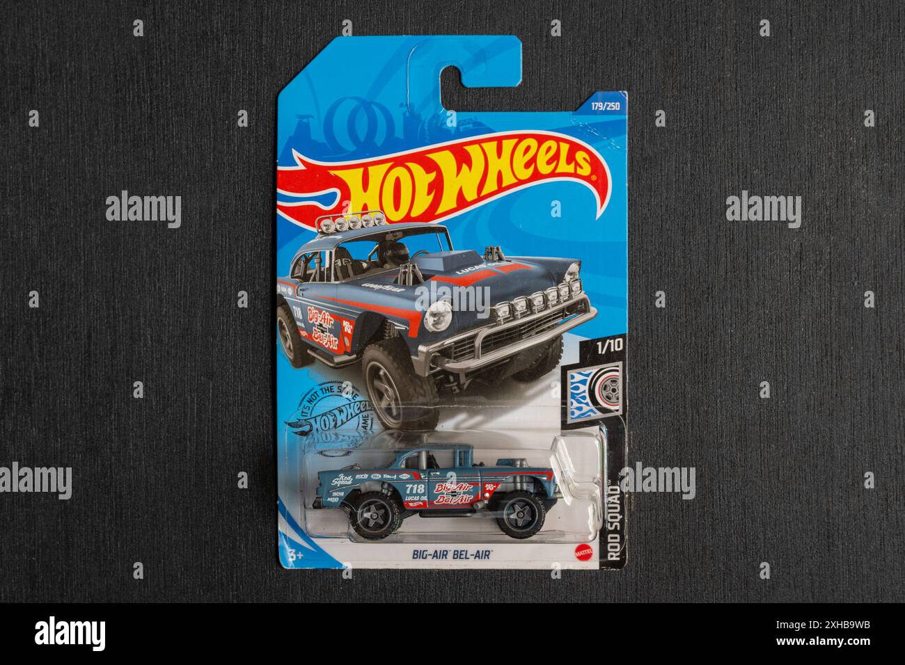 Doha, Qatar - 13 luglio 2024: Pacchetto di modelli di auto cardate in metallo pressofuso Hot Wheels per la serie Hot Wheels. Big-Air bel-Air. Foto Stock