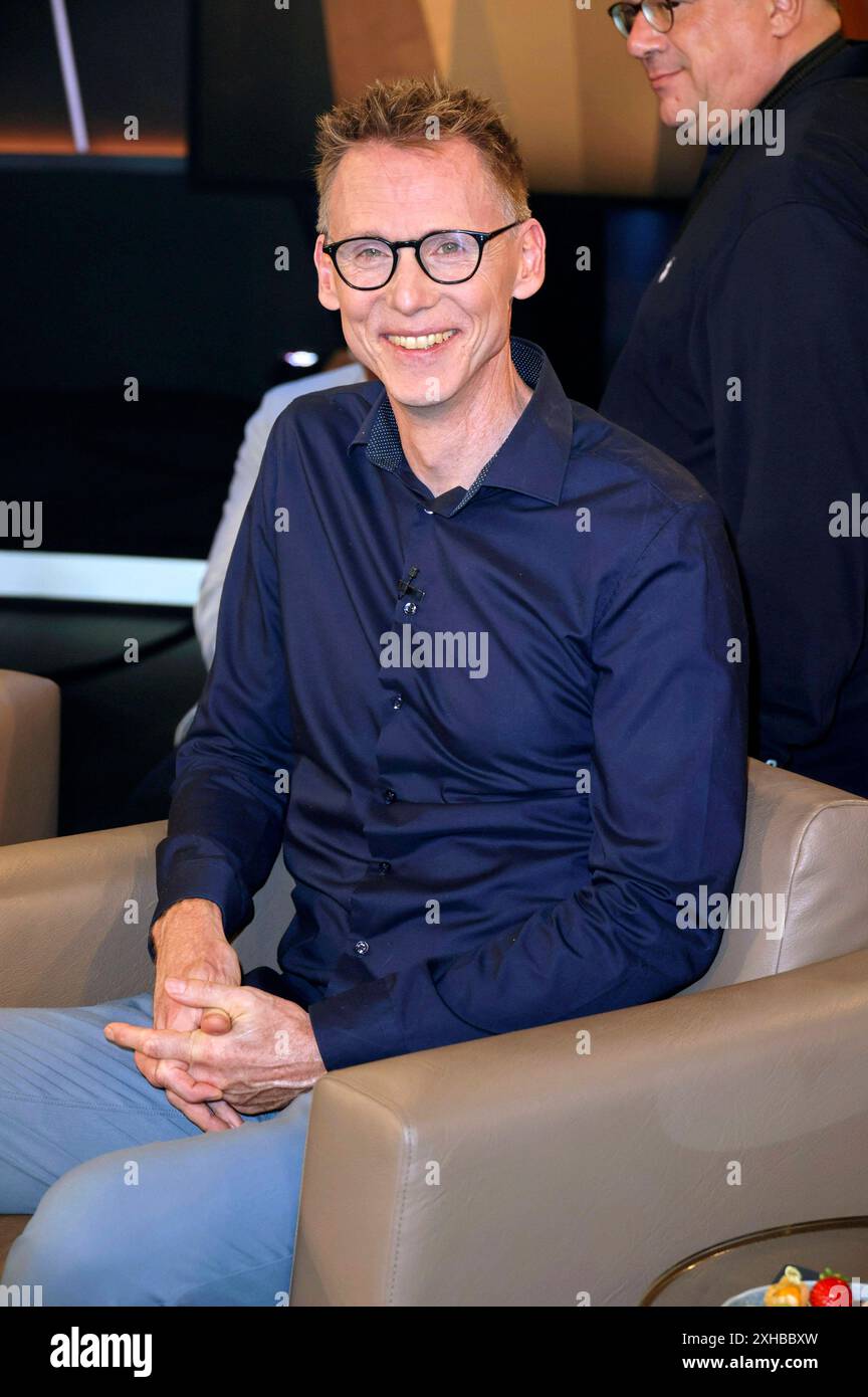 Frank Busemann bei der Aufzeichnung der NDR Talk Show im NDR Fernsehstudio Lokstedt. Amburgo, 12.07.2024 *** Frank Busemann alla registrazione del talk show NDR nello studio televisivo NDR Lokstedt Hamburg, 12 07 2024 foto:xgbrcix/xFuturexImagex ndr talk1207 4728 Foto Stock