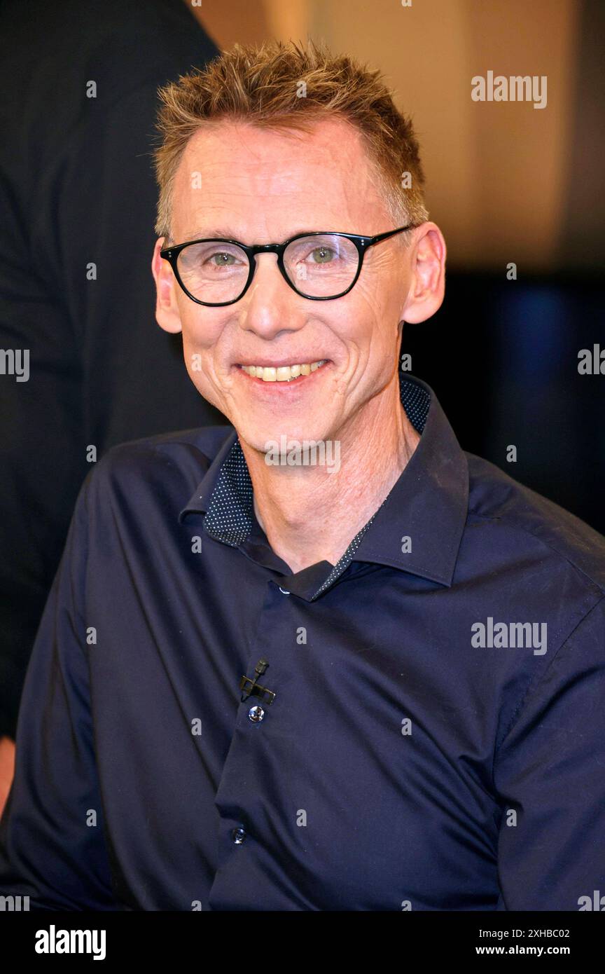 Frank Busemann bei der Aufzeichnung der NDR Talk Show im NDR Fernsehstudio Lokstedt. Amburgo, 12.07.2024 *** Frank Busemann alla registrazione del talk show NDR nello studio televisivo NDR Lokstedt Hamburg, 12 07 2024 foto:xgbrcix/xFuturexImagex ndr talk1207 4730 Foto Stock