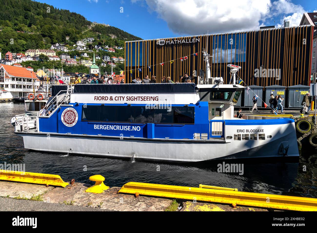 Nave passeggeri e turistica ristrutturata Eric Bloodaxe a Vaagen, il porto interno di Bergen, Norvegia Foto Stock