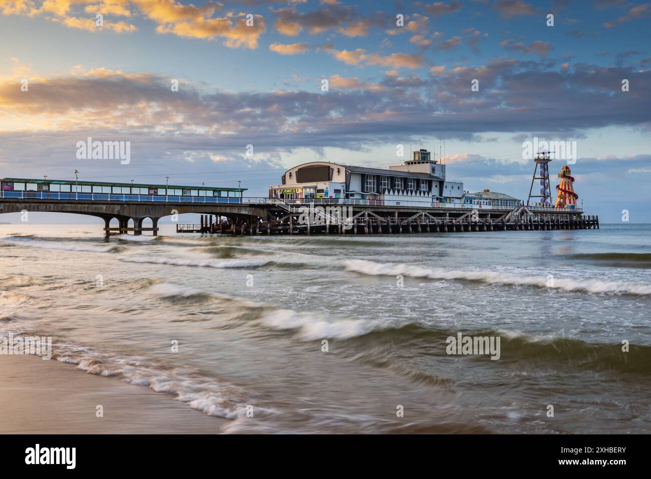 Spiaggia di Bournemouth e molo a Dorset, Inghilterra, Regno Unito Foto Stock