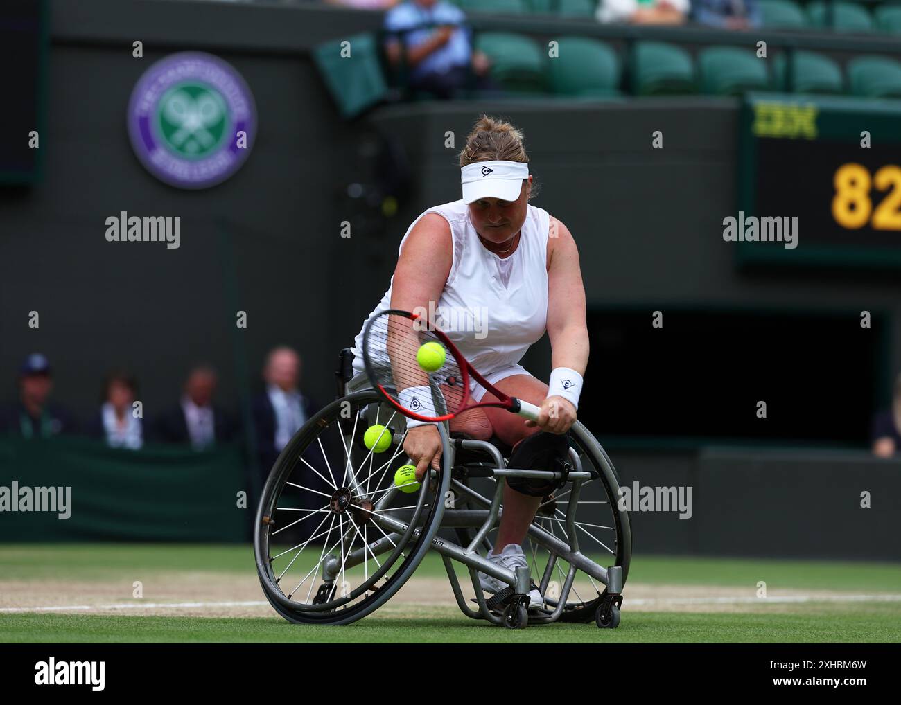 Londra, Regno Unito. 13 luglio 2024. 13 luglio 2024; All England Lawn Tennis and Croquet Club, Londra, Inghilterra; Wimbledon Tennis Tournament, giorno 13; Aniek Van Koot (NED) dalla linea di partenza contro Diede De Groot (NED), nella finale di Ladies Wheelchair Singles su Court One Credit: Action Plus Sports Images/Alamy Live News Foto Stock