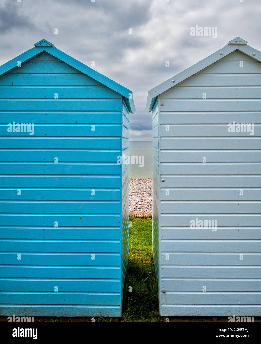 Capanne sulla spiaggia a Budleigh Salterton, una città di mare nel Devon orientale, in Inghilterra Foto Stock