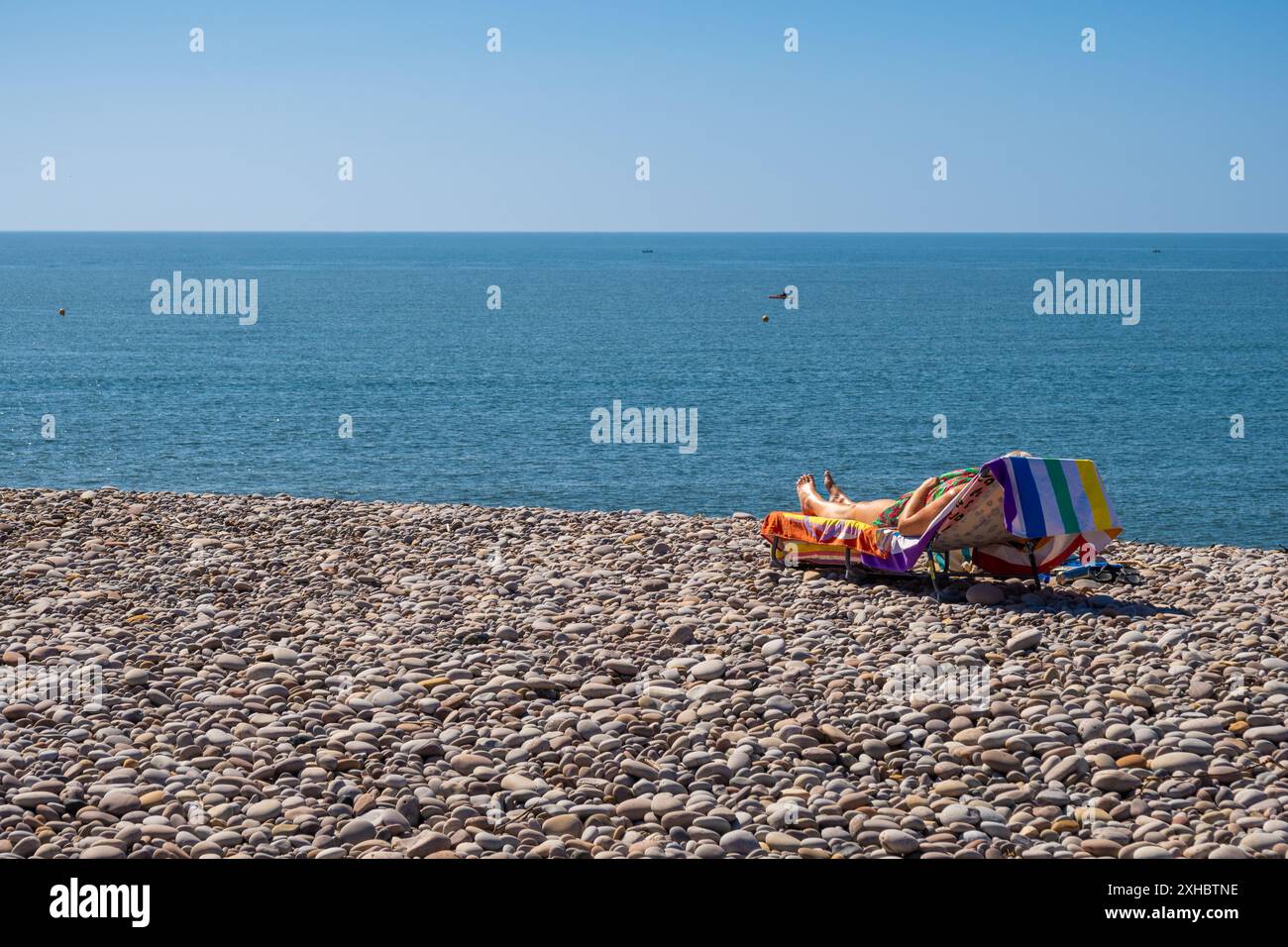 Rilassatevi sulla spiaggia di Budleigh Salterton, Devon, Regno Unito Foto Stock