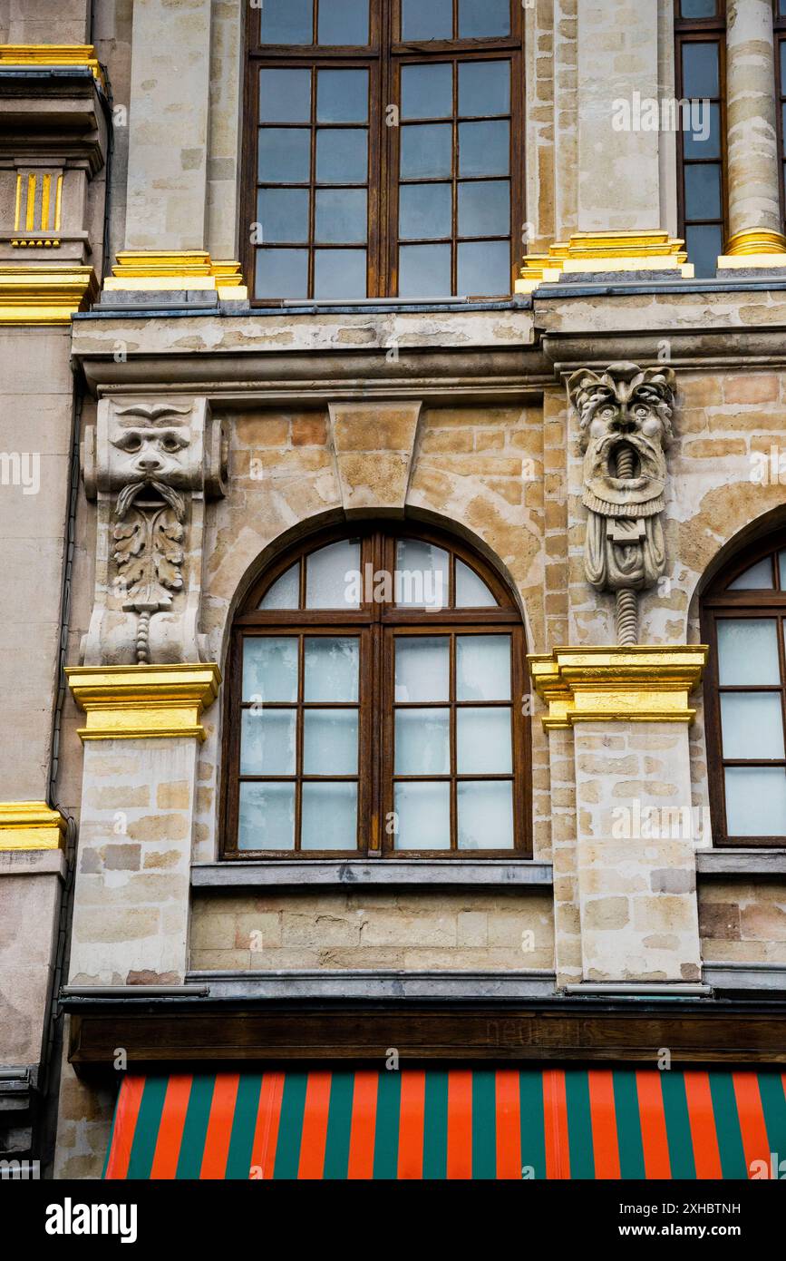 Le Pigeon o Casa dei pittori grande grottesco sulla Grand Place di Bruxelles, Belgio. Foto Stock