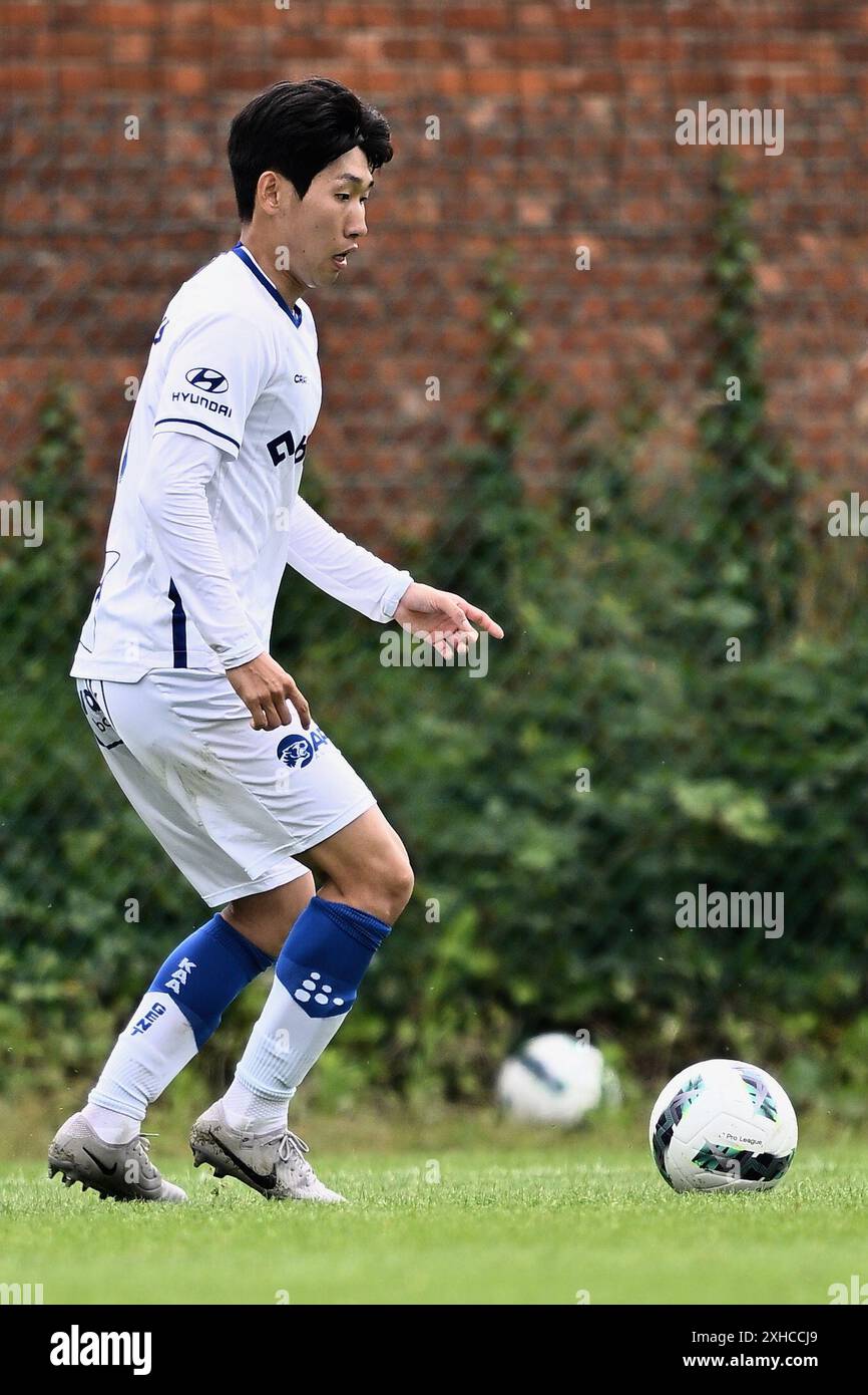 Gent's Huyun-Seok Hong nella foto durante una partita amichevole di calcio tra KVC Westerlo e KAA Gent, sabato 13 luglio 2024, a Westerlo, in preparazione della prossima stagione 2024-2025. BELGA FOTO JOHAN EYCKENS Foto Stock