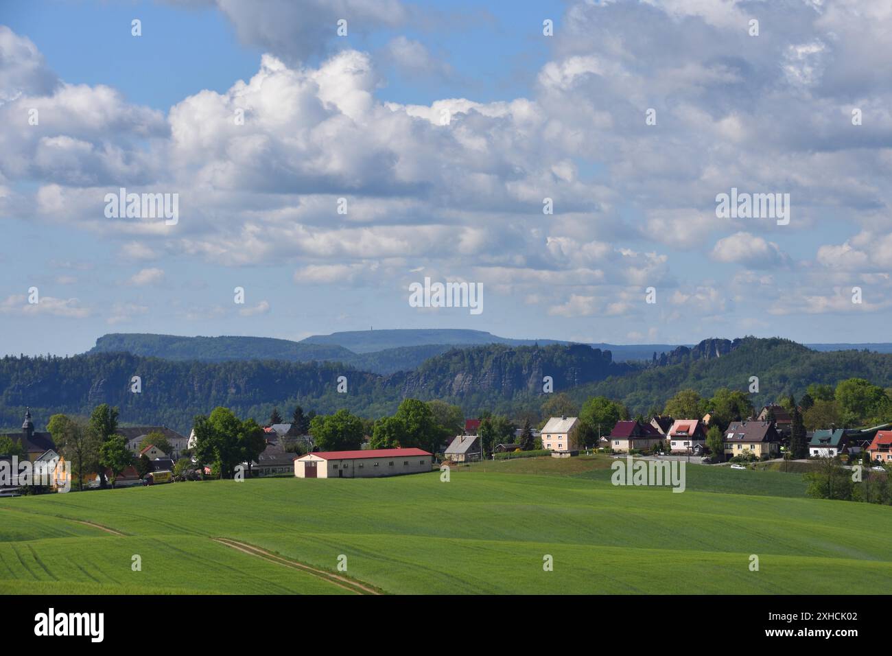 Primavera nella Svizzera sassone. Vista sulla svizzera sassone in primavera Foto Stock