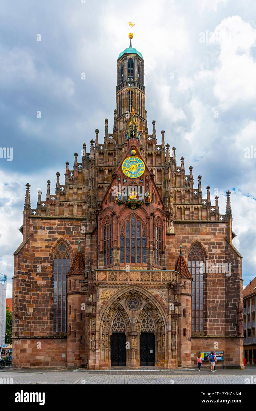 Esterno della Chiesa di nostra Signora (Frauenkirche) a Norimberga, Baviera, Germania. La Chiesa di nostra Signora si trova presso il mercato principale. È un esempio di br Foto Stock