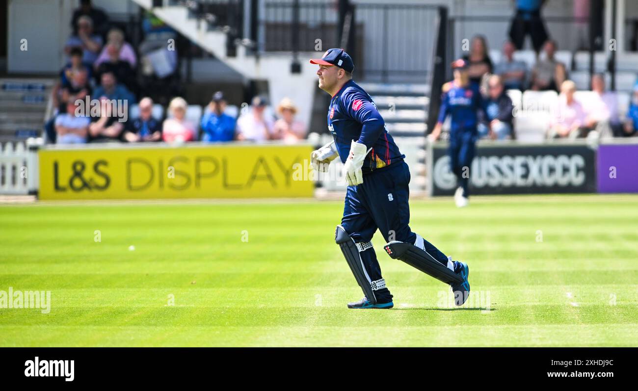 Hove UK 13 luglio 2024 - Adam Rossington, wicketkeeper dell'Essex, durante la partita di cricket Vitality T20 tra Sussex Sharks e Essex al 1° Central County Ground di Hove: Credit Simon Dack /TPI/ Alamy Live News Foto Stock