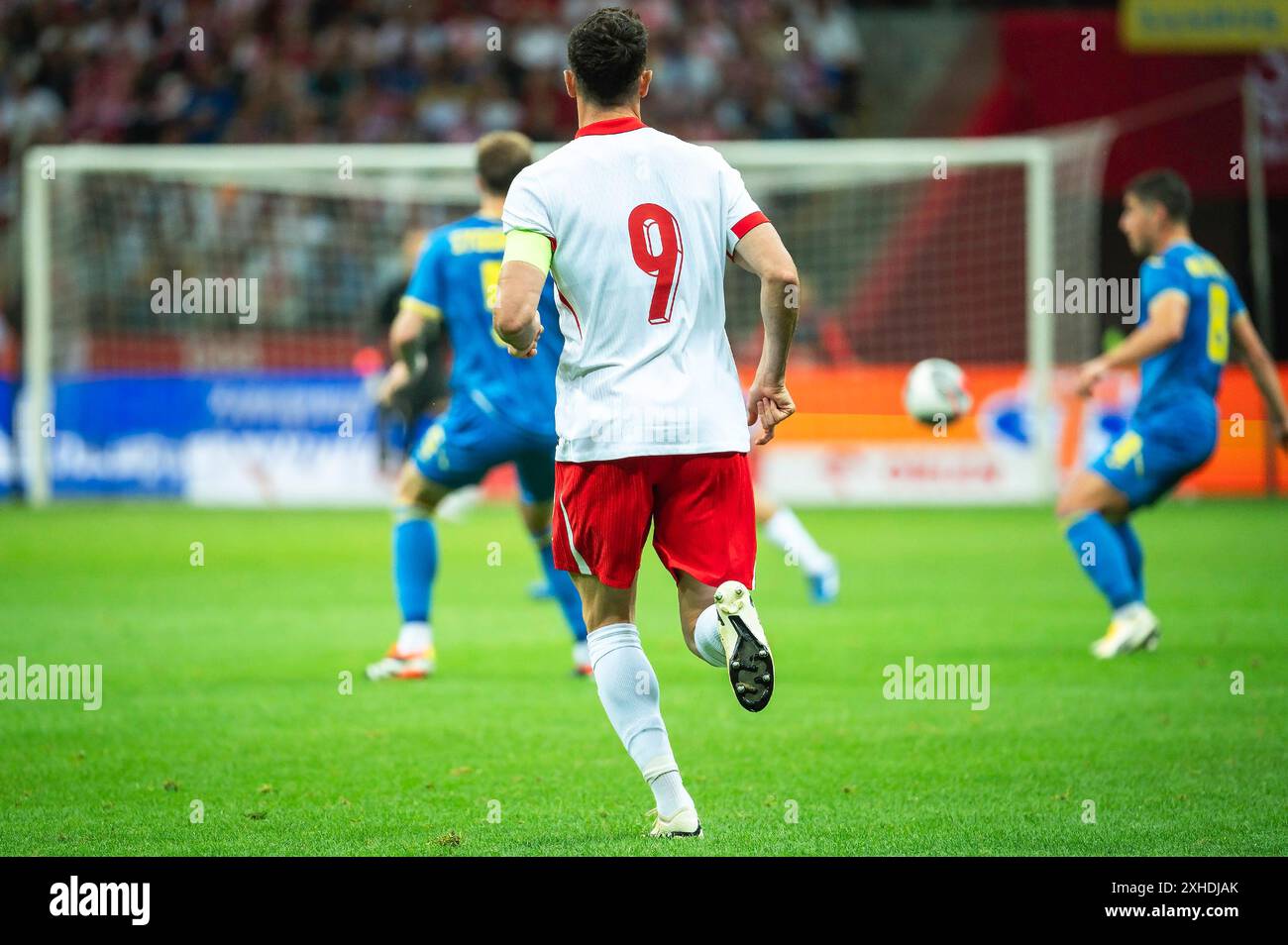 Giocatore di calcio con il numero 9 sulla schiena durante la partita. Foto Stock