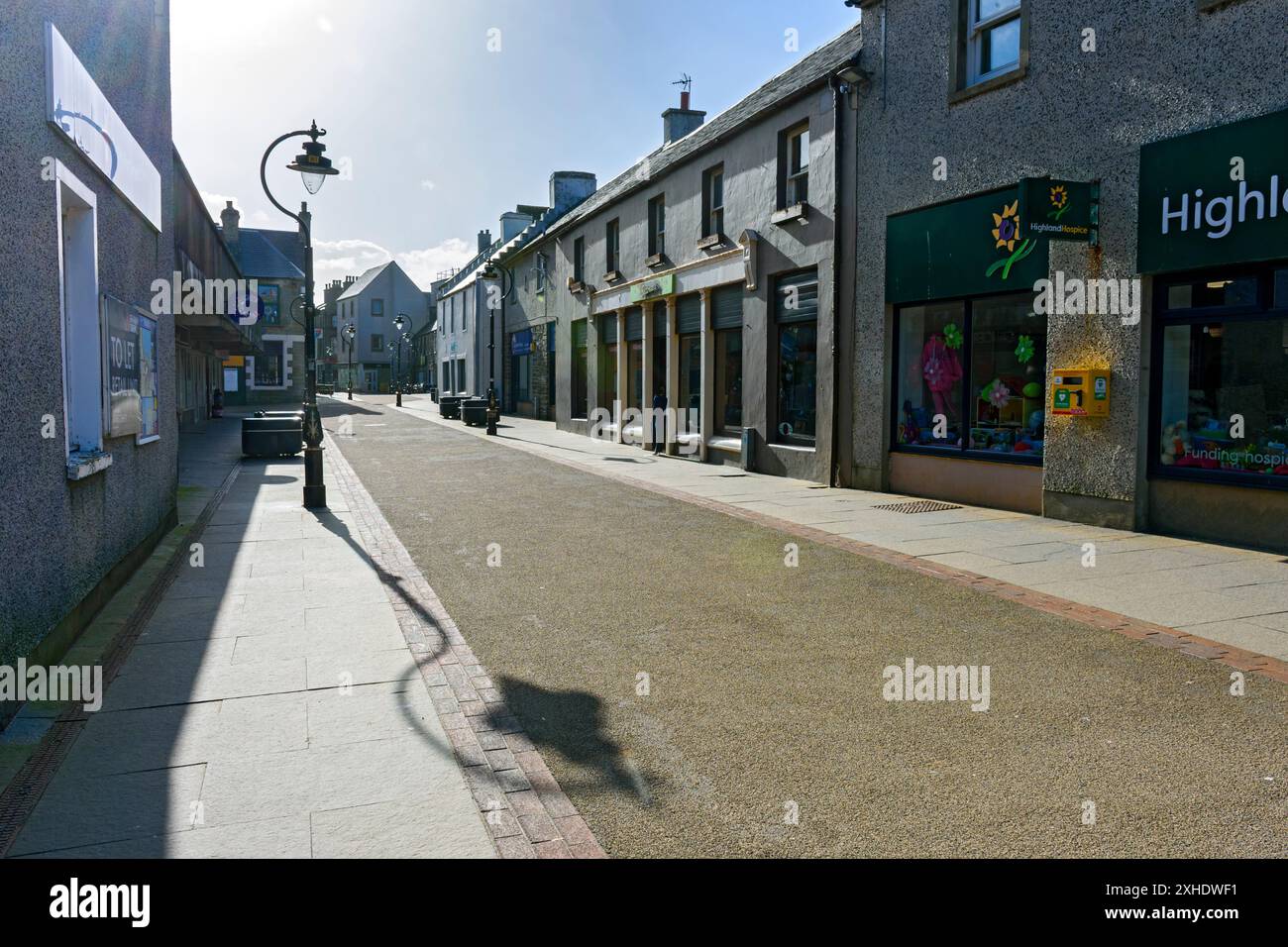 Una deserta High Street, Thurso, Caithness, Scozia, Regno Unito Foto Stock