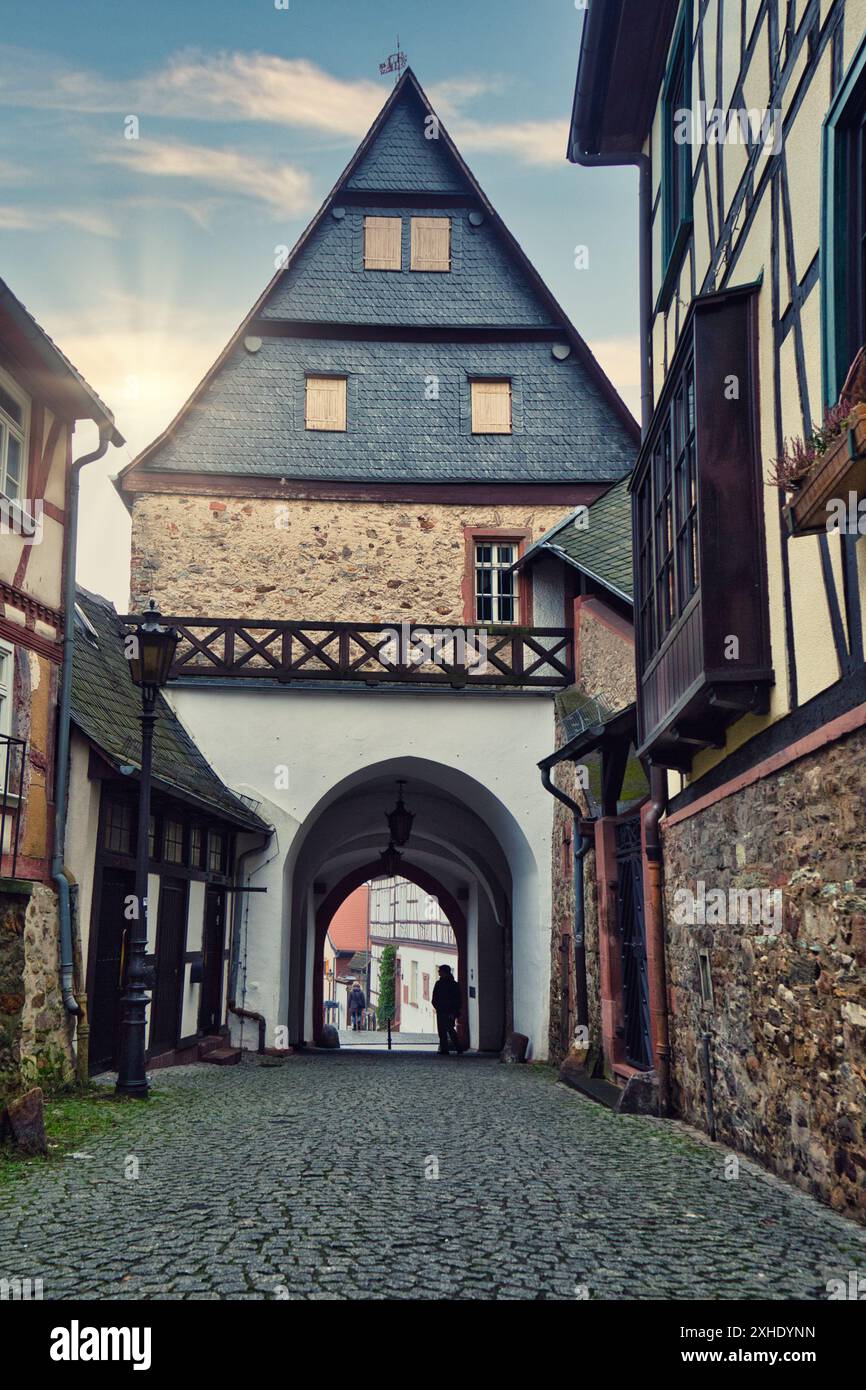 La strada di pietra e le case tedesche d'epoca Foto Stock