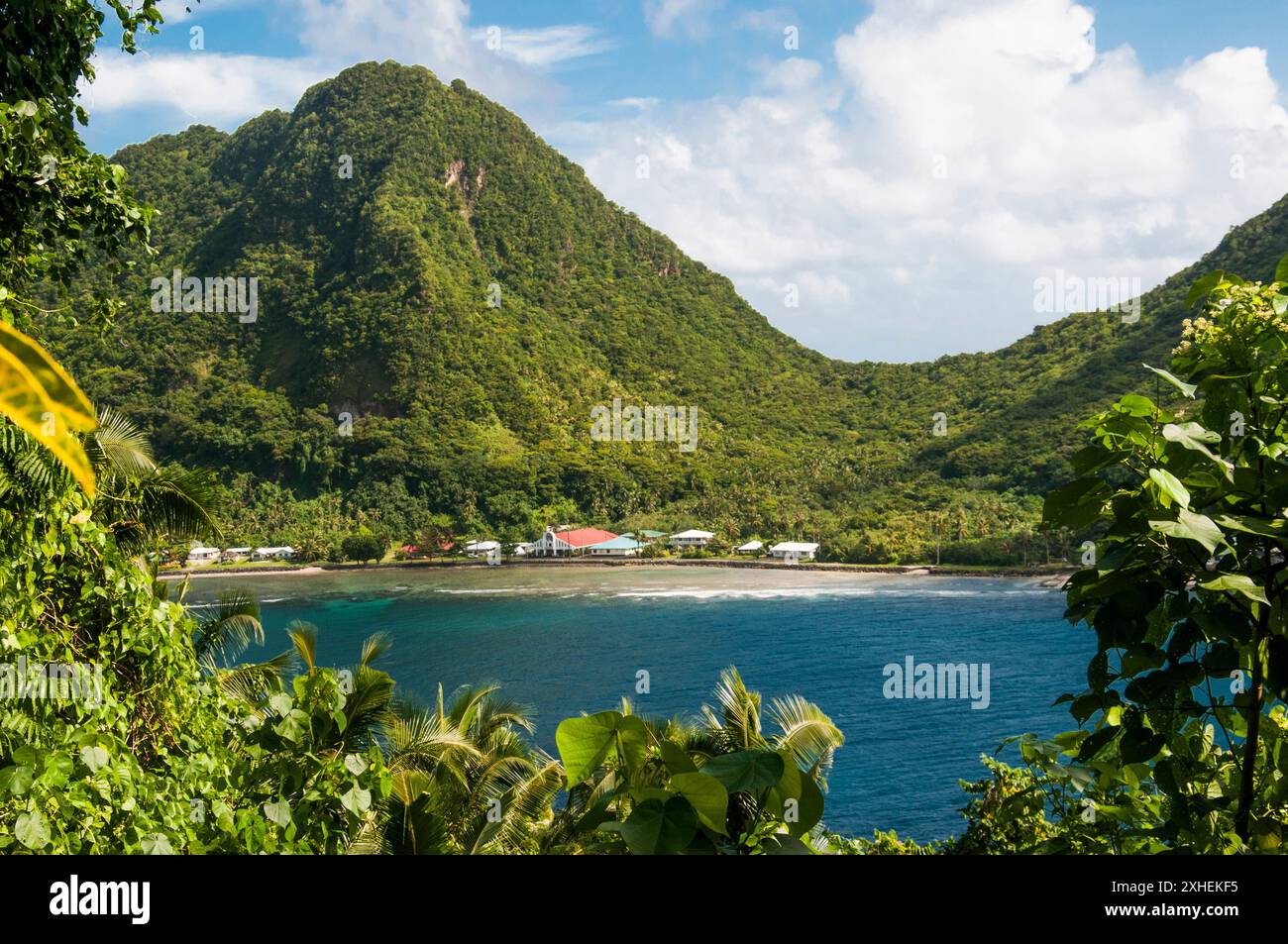 Vatia Bay sulla costa nord di Tutuila, all'interno del Parco Nazionale delle Samoa americane Foto Stock