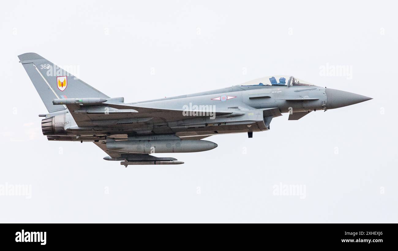 Eurofighter Typhoon FGR4 nella foto al Southport Airshow a Merseyside, in Inghilterra, il 13 luglio 2024. Foto Stock