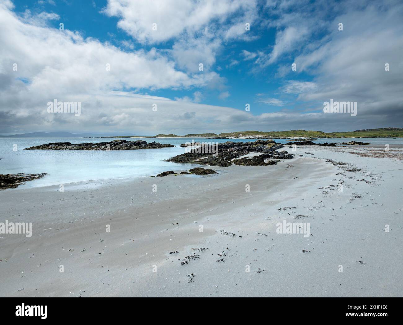 Bellissima spiaggia di sabbia bianca vicino allo Strand a giugno, Isola di Colonsay, Scozia, Regno Unito Foto Stock