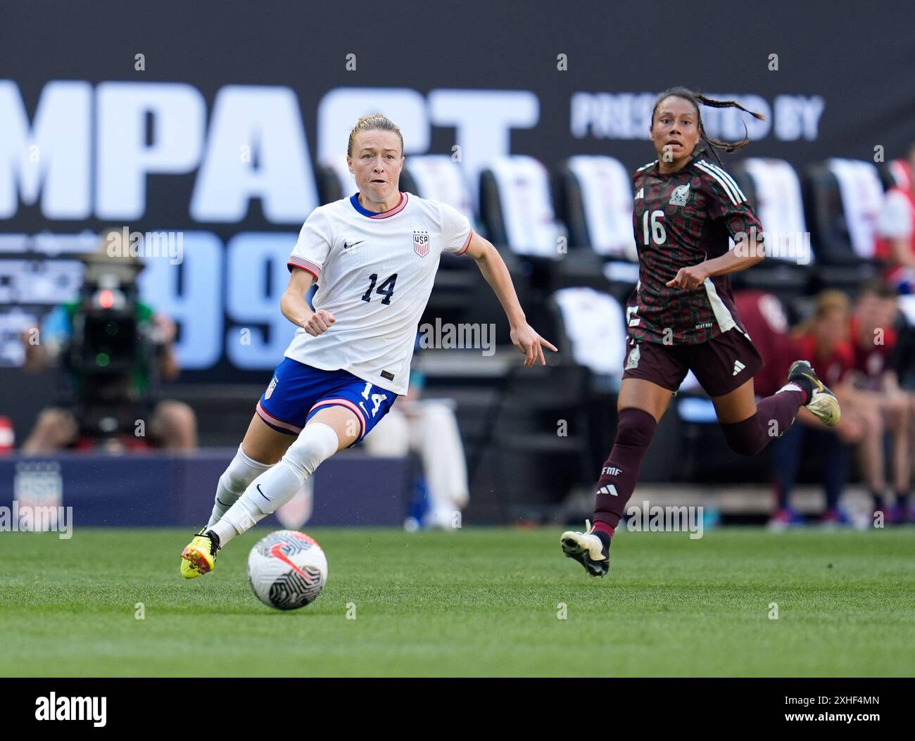 Harrison, New Jersey, Stati Uniti. 13 luglio 2024. La difensore degli Stati UNITI EMILY SONNETT (14 anni) sposta la palla durante una partita amichevole di calcio internazionale tra la nazionale femminile degli Stati Uniti e il Messico, il 13 luglio 2024, a Harrison, New Jersey. Gli Stati Uniti hanno vinto, 1-0. (Credit Image: © Scott Coleman/ZUMA Press Wire) SOLO PER USO EDITORIALE! Non per USO commerciale! Foto Stock