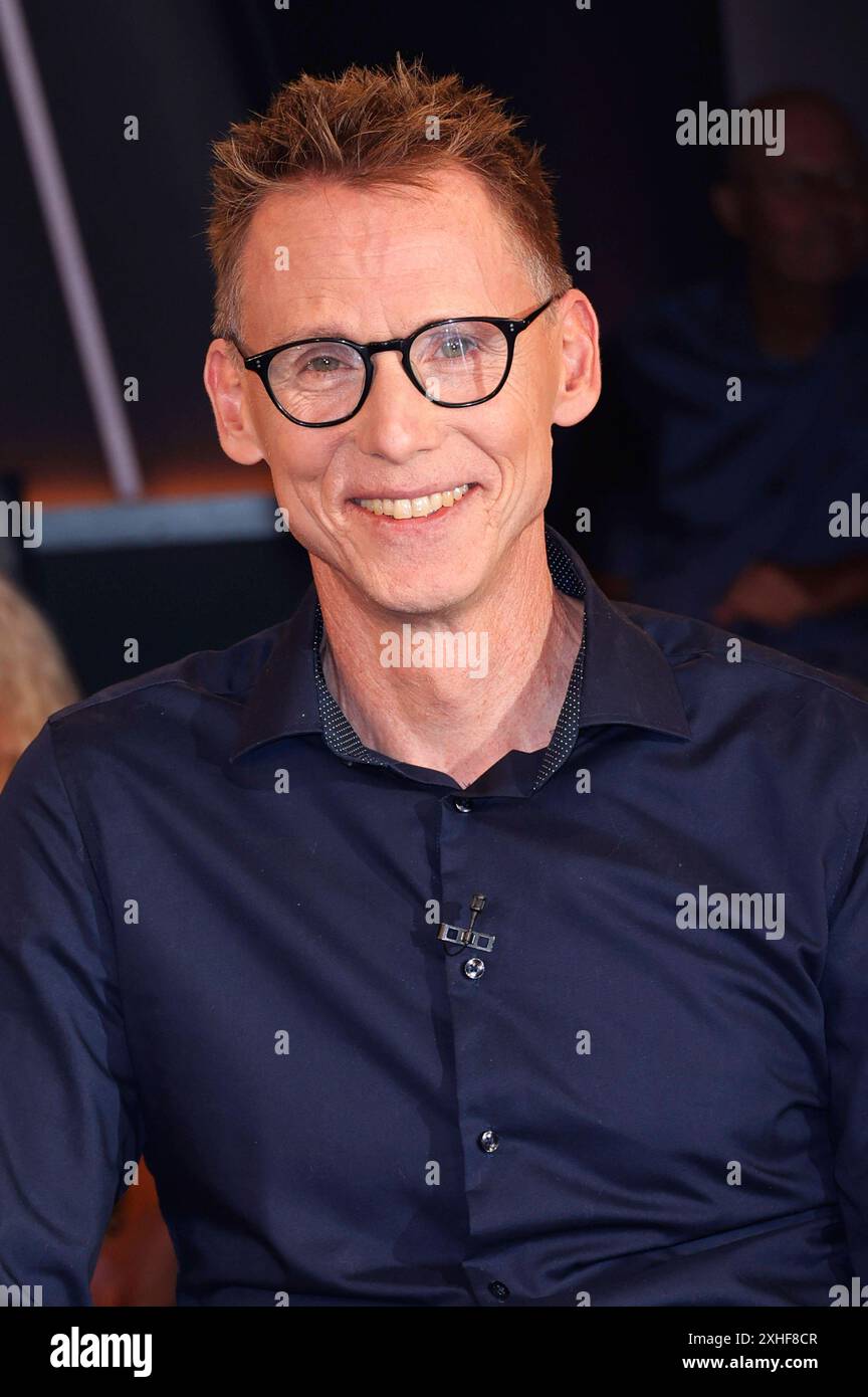 Frank Busemann bei der Aufzeichnung der NDR Talk Show im NDR Fernsehstudio Lokstedt. Amburgo, 12.07.2024 *** Frank Busemann alla registrazione del talk show NDR nello studio televisivo NDR Lokstedt Amburgo, 12 07 2024 foto:xH.xHartmannx/xFuturexImagex ndr talk1207 4793 Foto Stock