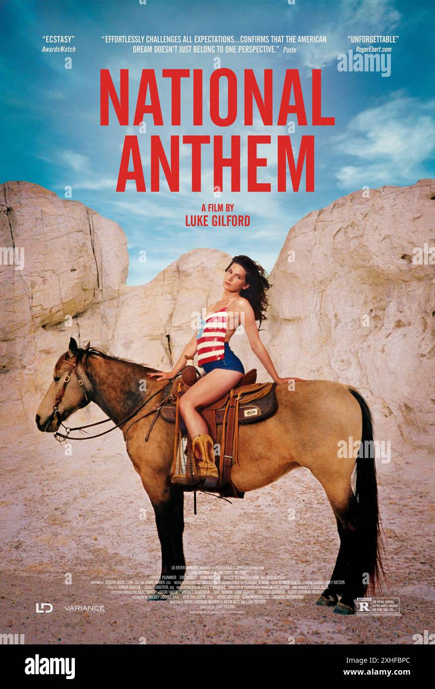 National Anthem (2023) diretto da Luke Gilford e interpretato da Charlie Plummer, Eve Lindley e Rene Rosado. Un operaio edile di 21 anni nel New Mexico si unisce a una comunità di artisti di rodeo queer in cerca della propria versione del sogno americano. US un foglio poster ***SOLO PER USO EDITORIALE***. Credito: BFA / LD Entertainment Foto Stock