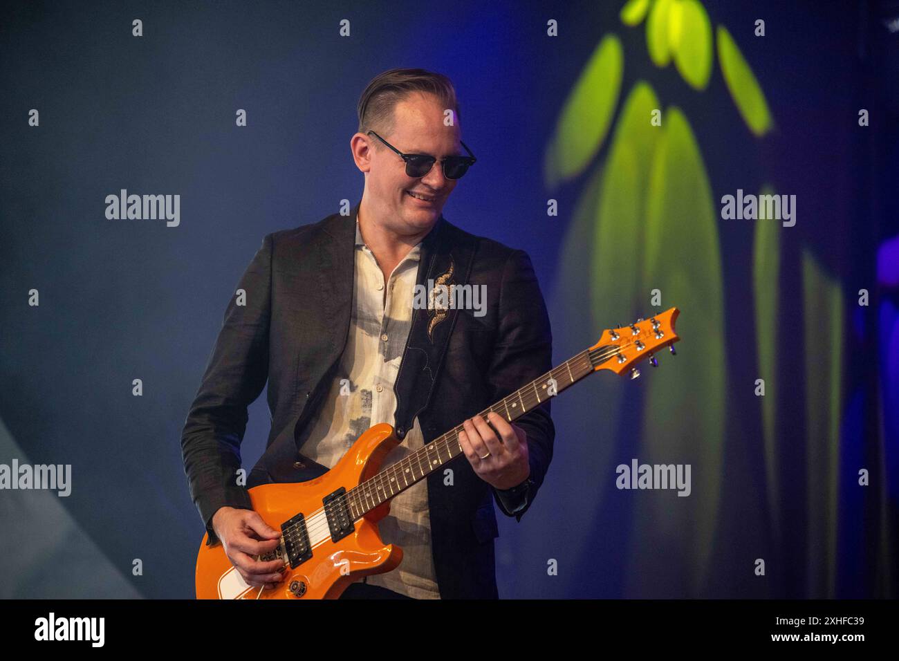 Brent Johnson chitarra. Xettx, Deutschland, Gaildorf, 13.07.2024, 28. Bluesfest, 2024, Bluesfest, Jason Ricci & The Bad Kind USA, Kocherwiese foto: A2 Bildagentur/Peter Hartenfelser *** Brent Johnson guitar xettx, Germania, Gaildorf, 13 07 2024, 28 Bluesfest, 2024, Bluesfest, Jason Ricci The Bad Kind USA , Kocherwiese Photo A2 Bildagentur Peter Hartenfelser Foto Stock