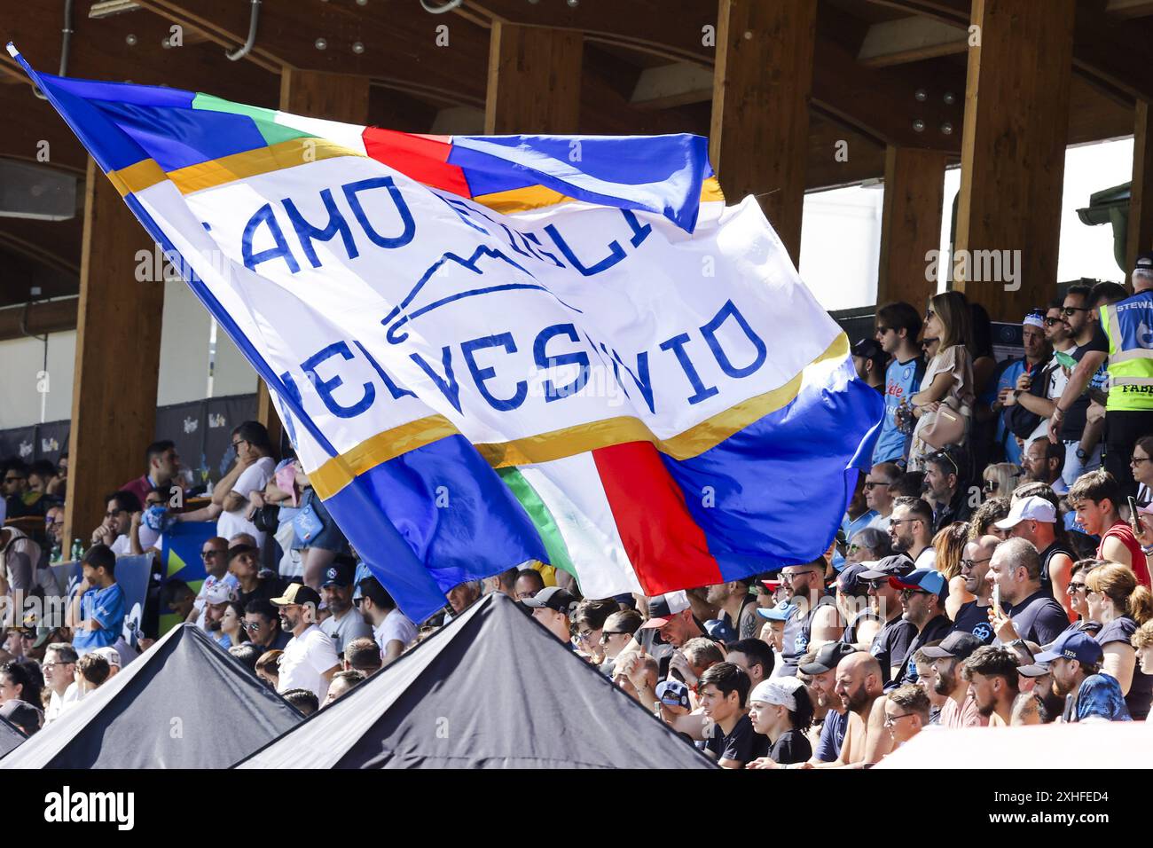 Tifosi ssc napoli durante il training camp di pre-stagione 2024-25 in val di sole in Trentino, Dimaro Folgarida&#XA;&#XA; Foto Stock