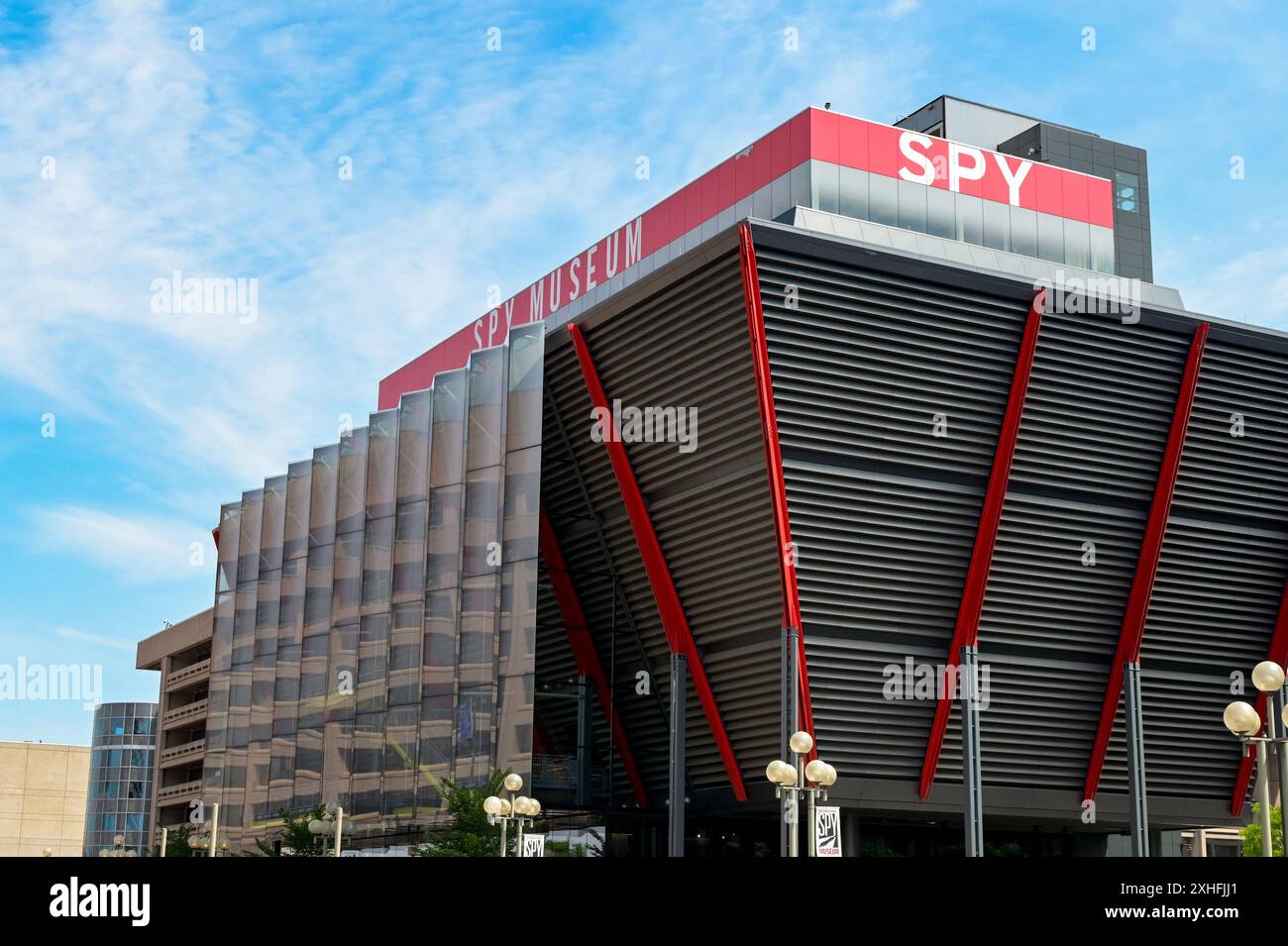 Washington DC, USA - 1 maggio 2024: Vista esterna dello Spy Museum presso l'enfant Plaza a Washington DC. Foto Stock