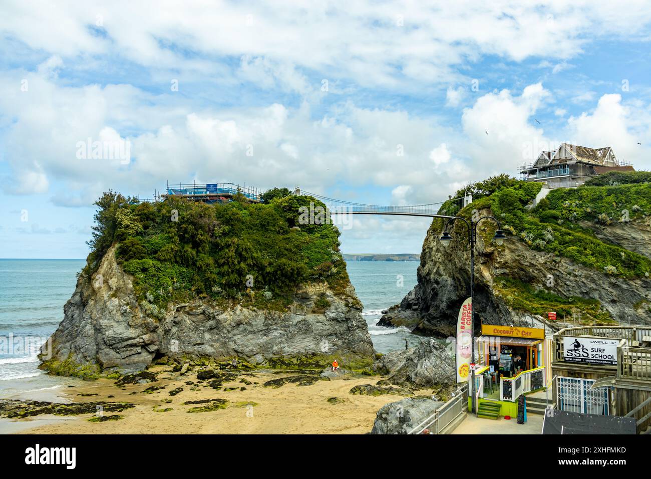 Una breve passeggiata lungo la passeggiata di Newquay sulla costa occidentale nella splendida Cornovaglia - Regno Unito Foto Stock