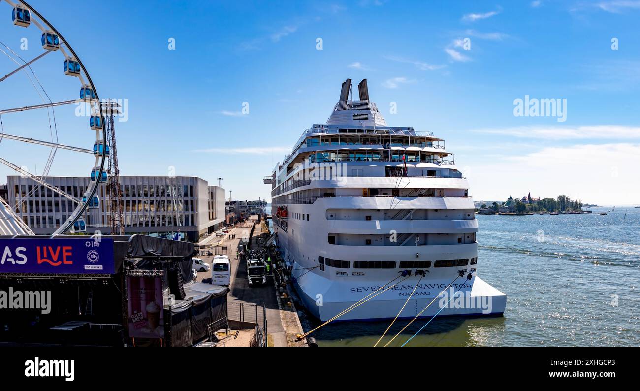 Seven Seas Navigator, una nave da crociera gestita dalla Regent Seven Seas Cruises, presso la banchina Katajanokka di Helsinki. Foto Stock