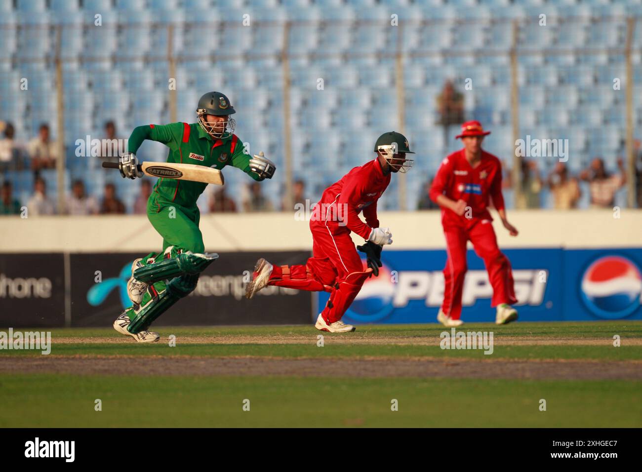 Bangladesh-Zimbabwe First One Day Inter National (ODI) Match of Five Match Series allo Sher-e-Bangla National Cricket Stadium di Mirpur, Dhaka, Banglade Foto Stock