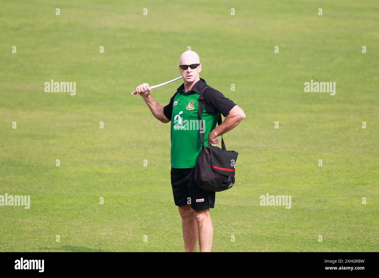 La squadra nazionale di cricket del Bangladesh partecipa alle sessioni di allenamento allo Sher-e-Bangla National Cricket Stadium di Mirpur, Dacca, Bangladesh, il 27 novembre 2010. Come Foto Stock