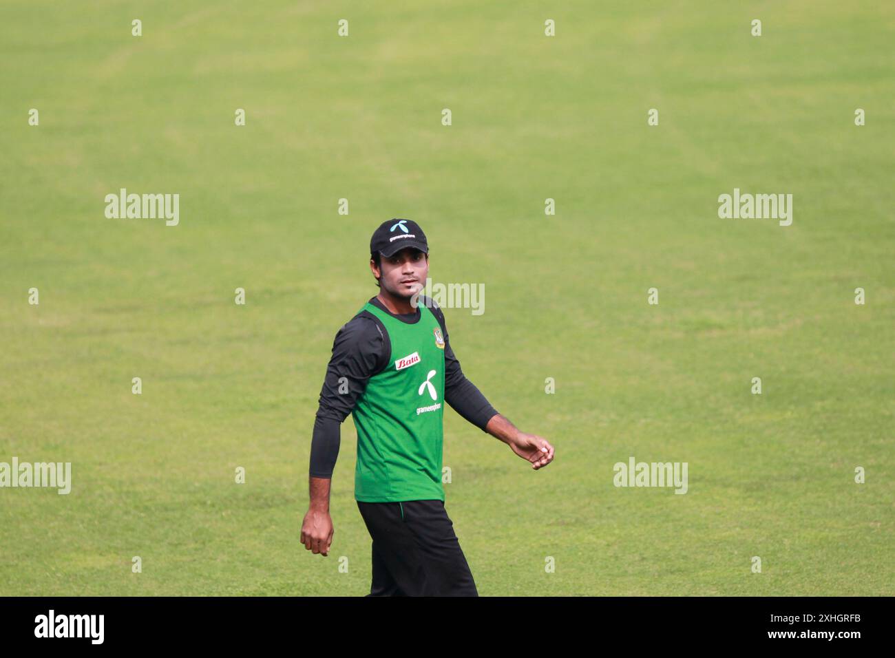 La squadra nazionale di cricket del Bangladesh partecipa alle sessioni di allenamento allo Sher-e-Bangla National Cricket Stadium di Mirpur, Dacca, Bangladesh, il 27 novembre 2010. Come Foto Stock