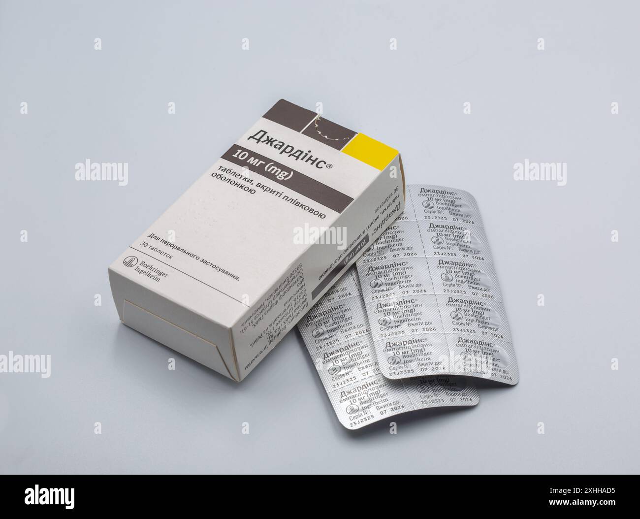 Kiev, Ucraina - 06 maggio 2024: Studio shot di compresse di Jardiance, medicina per il diabete mellito (DM) o alto livello di zucchero nel sangue di Boehringer Ingelheim. Valore Foto Stock