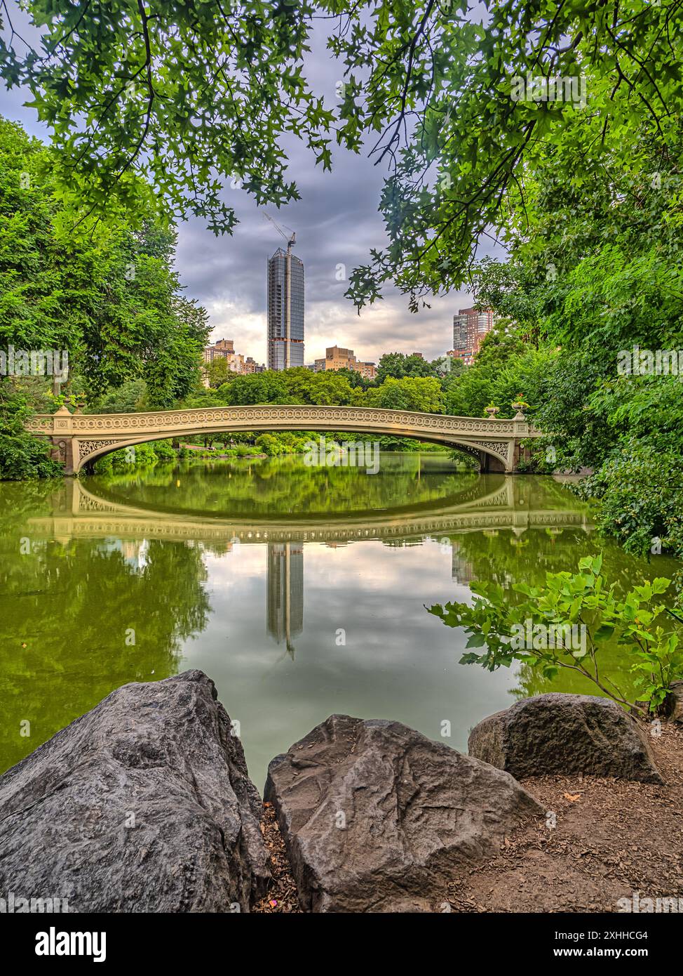 Ponte di prua, Central Park, New York City, mattina presto in estate Foto Stock