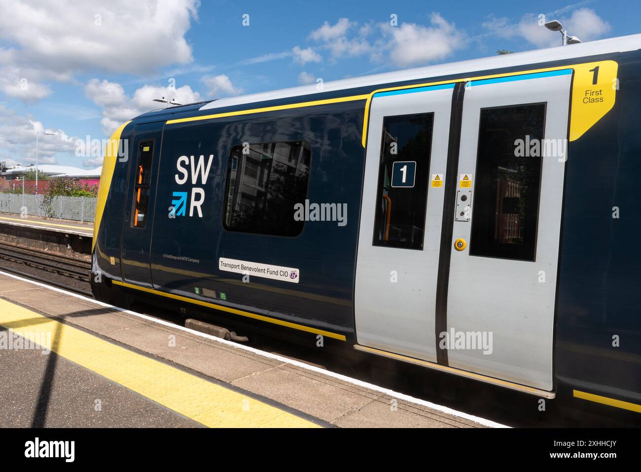 Treno South Western Railway, trasporto ferroviario nell'Inghilterra meridionale, Regno Unito. La società South Western Railways sta per essere acquisita in proprietà pubblica. Foto Stock