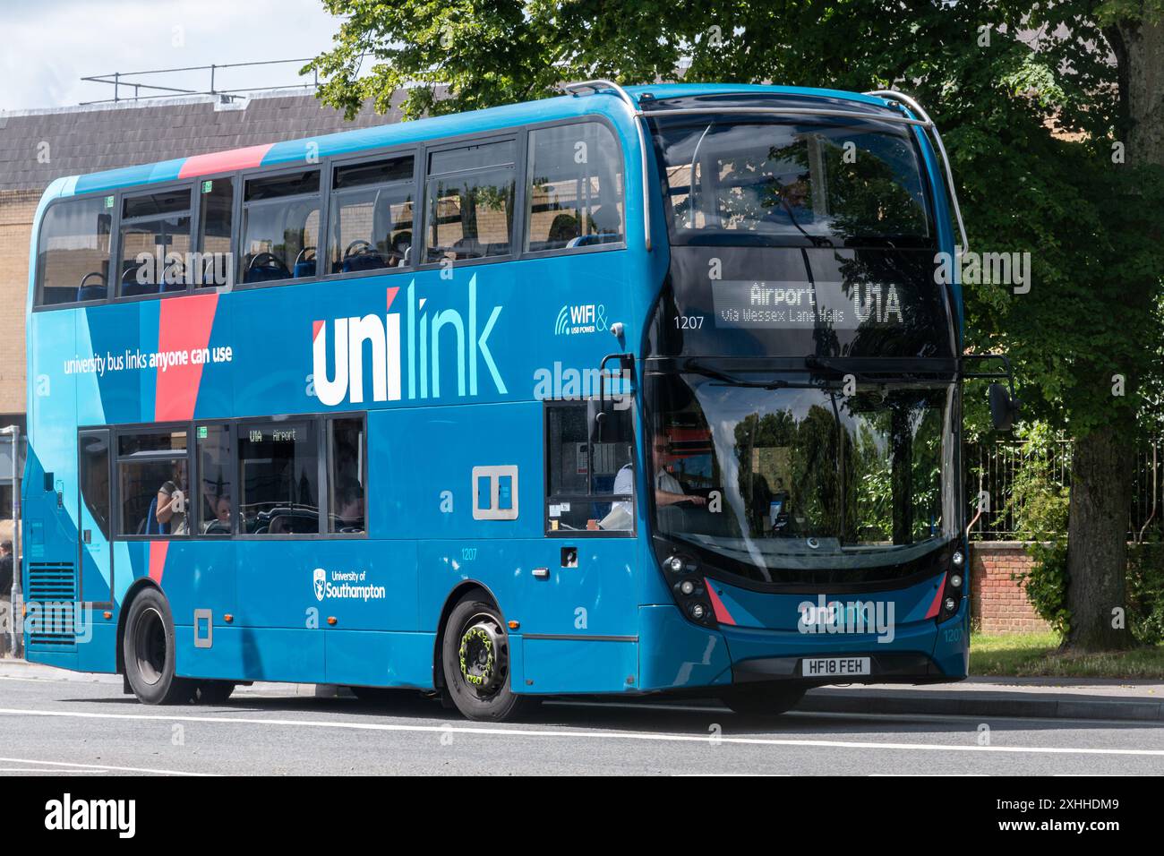 Autobus UniLink a due piani nel centro di Southampton, Hampshire, Inghilterra, Regno Unito, che fornisce trasporto pubblico per l'aeroporto e l'Università di Southampton Foto Stock