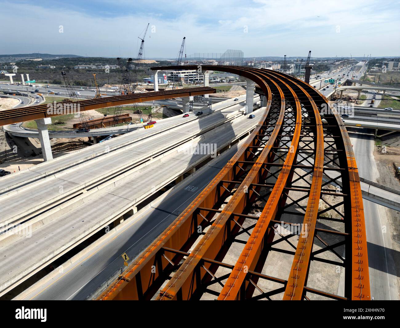 Vista aerea dell'acciaio strutturale su un cavalcavia dell'interstate 10 in costruzione a San Antonio, Texas Foto Stock