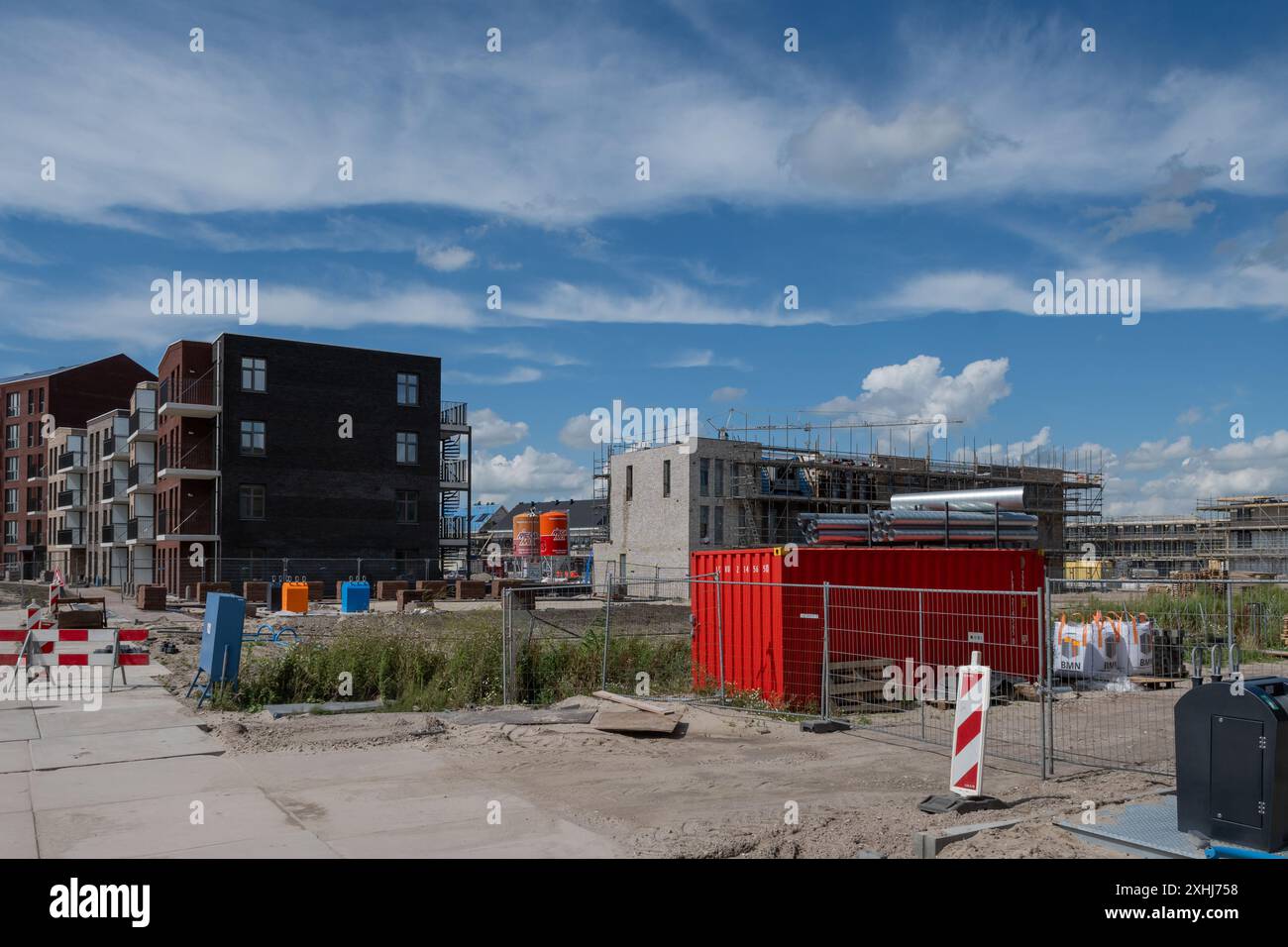 Gouda, Paesi Bassi, 07.14.24 nuova costruzione residenziale zona ovest-gouwe. cantiere completato in fasi. i nuovi edifici aiutano la crisi abitativa Foto Stock