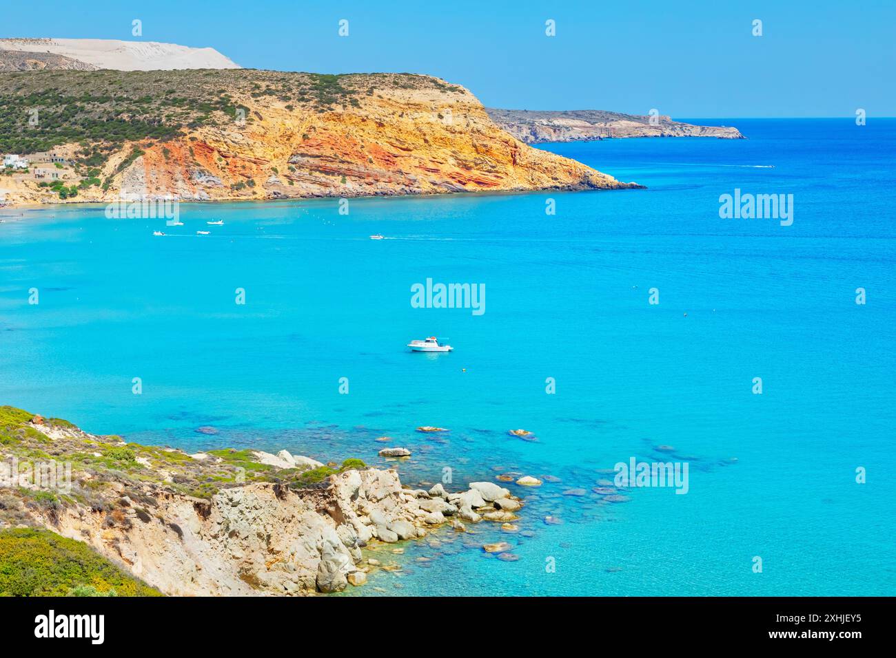 Vista della baia di Provatas, dell'isola di Milos, delle isole Cicladi, della Grecia Foto Stock