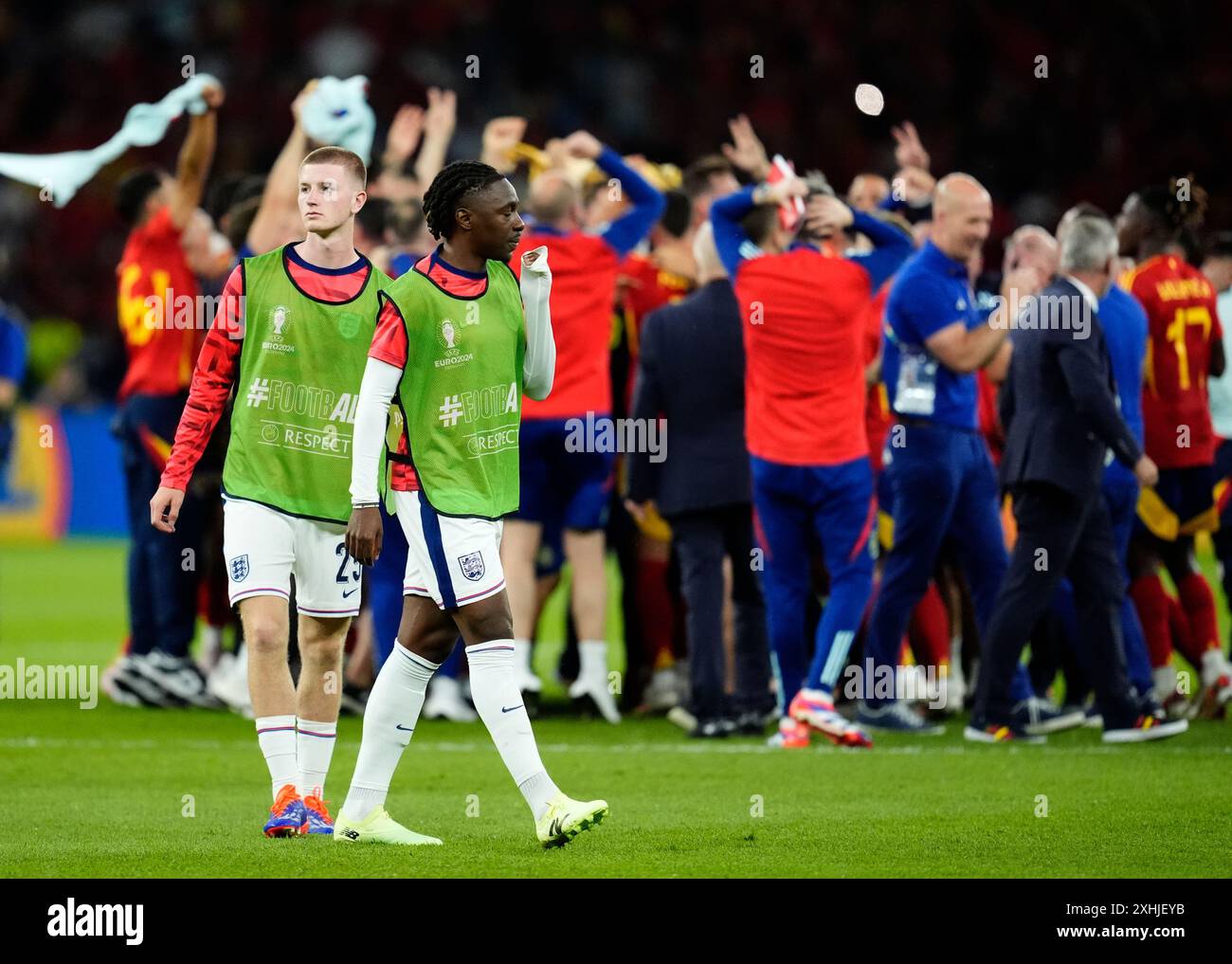 L'inglese Adam Wharton (a sinistra) e Eberechi Eze appaiono squalificati dopo la sconfitta contro la Spagna dopo la finale di UEFA Euro 2024 all'Olympiastadion di Berlino. Data foto: Domenica 14 luglio 2024. Foto Stock